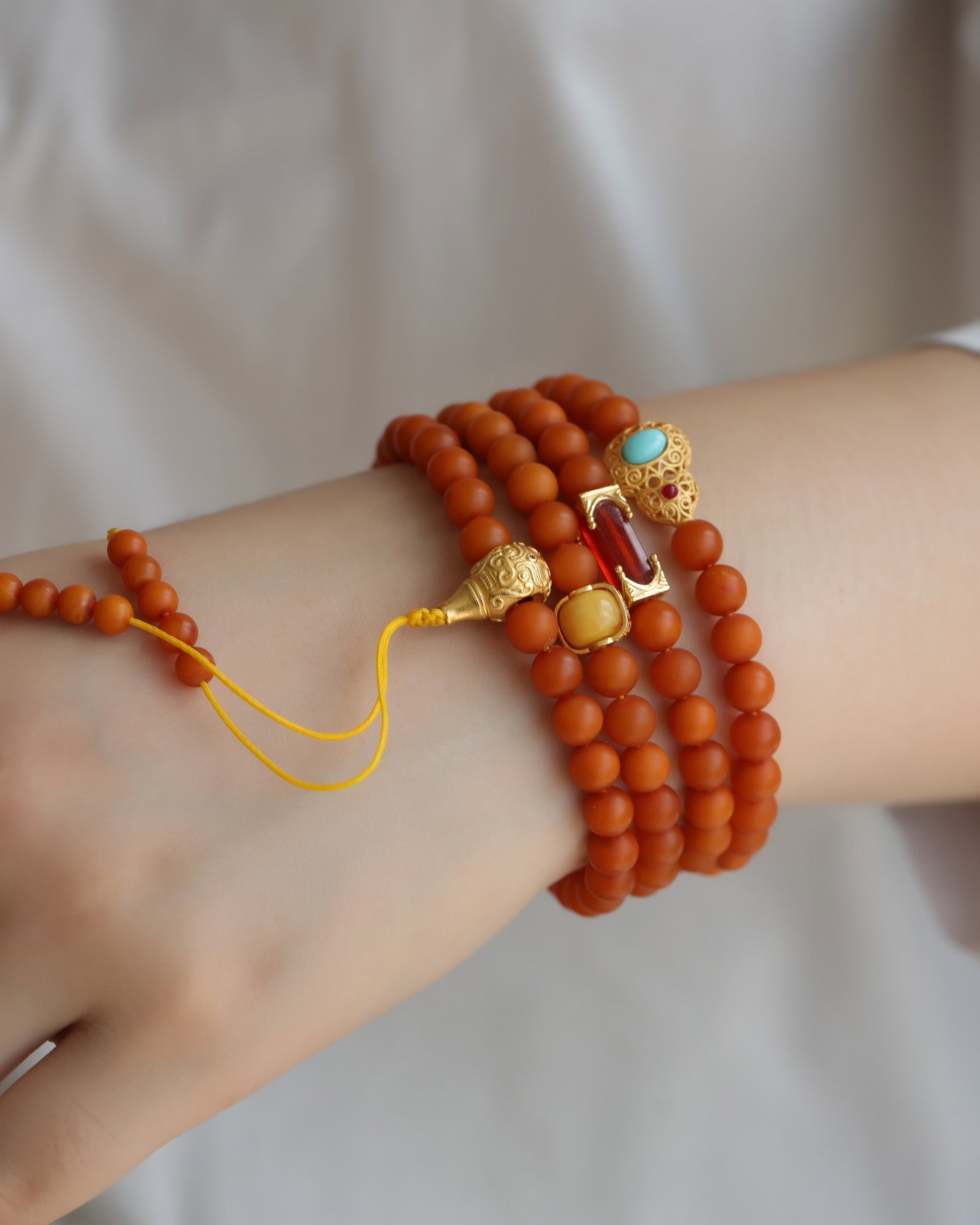 An Exquisite Amber Bracelets - 5