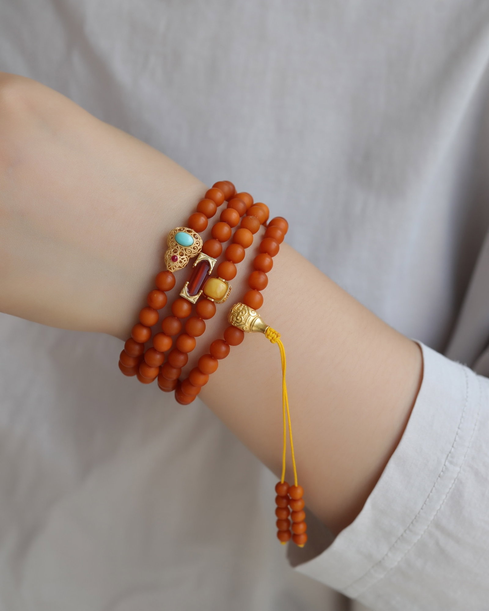 An Exquisite Amber Bracelets - 6
