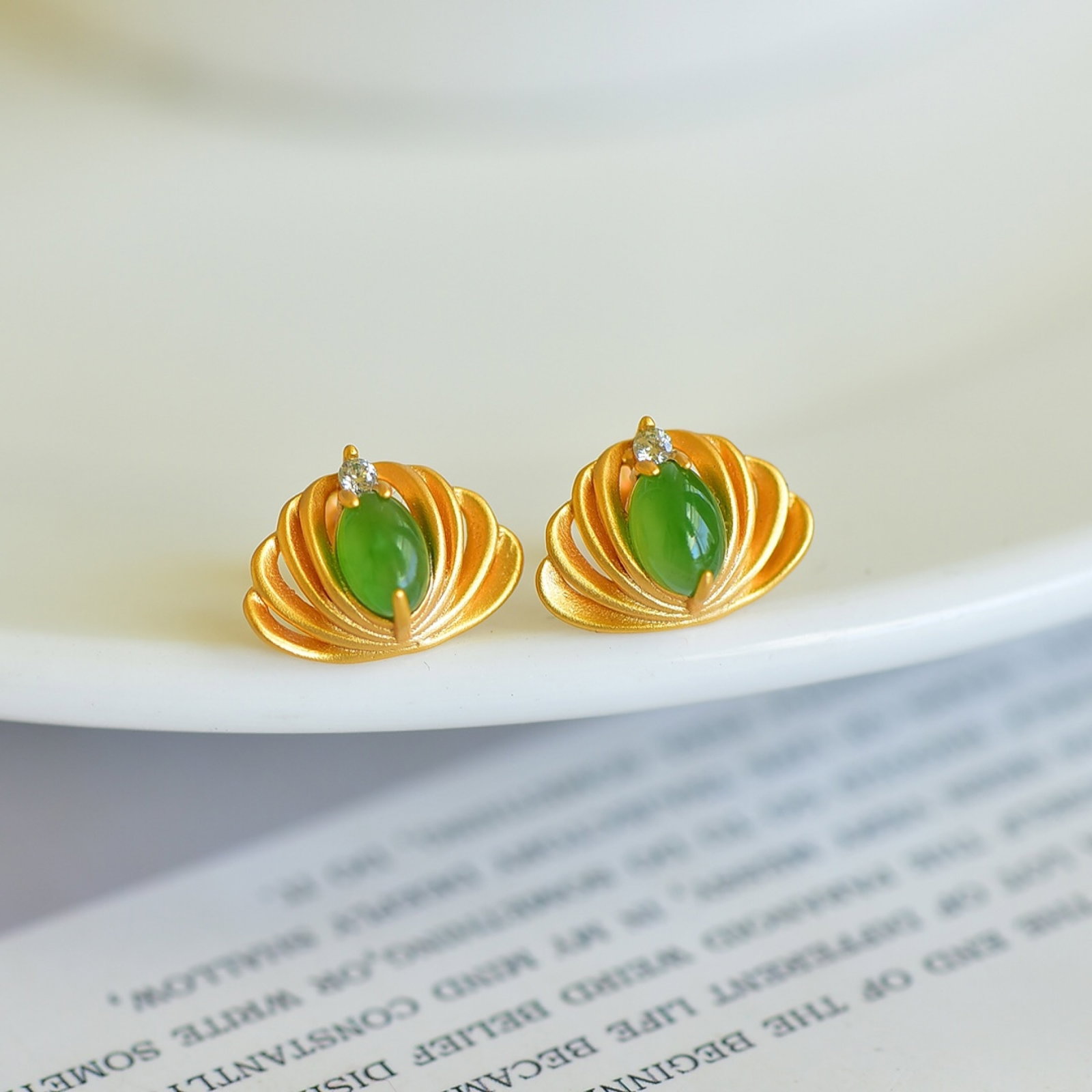 A Pair of Exquisite Sterling Silver-Gold Plated Inlaid Jasper Earrings: A Pair of Exquisite Sterling Silver-Gold Plated Inlaid Jasper Earrings,Size:4mmx6mm 一对纯银镀金镶碧玉耳钉