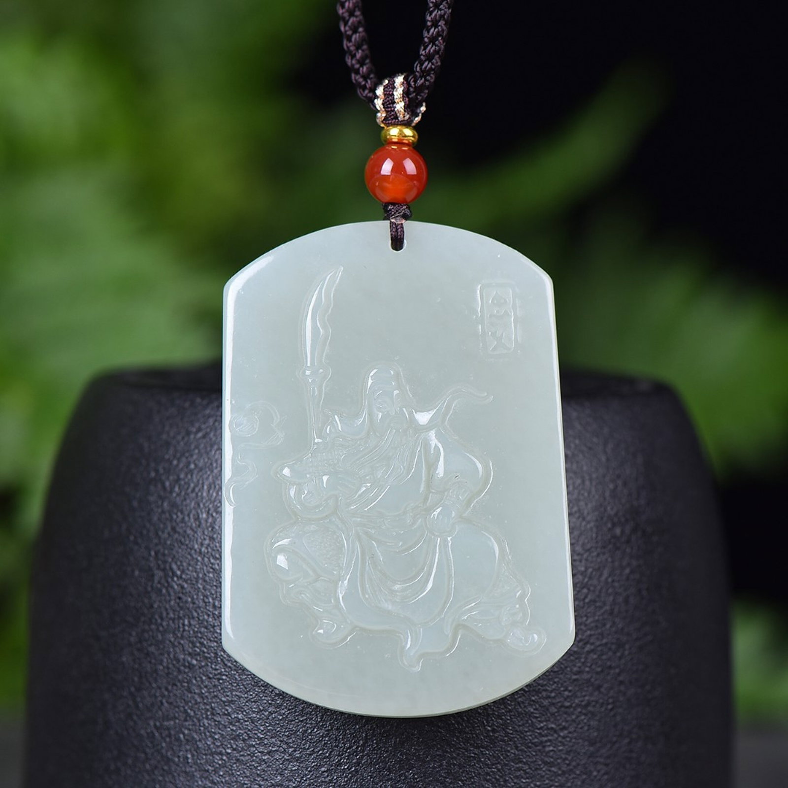 An Exquisite White Jade Guangong Pattern Pendant: An Exquisite White Jade Guangong Pattern Pendant,Size:36mmx51mm (寓意)吉祥 刚正不阿 白玉关公像纹吊坠