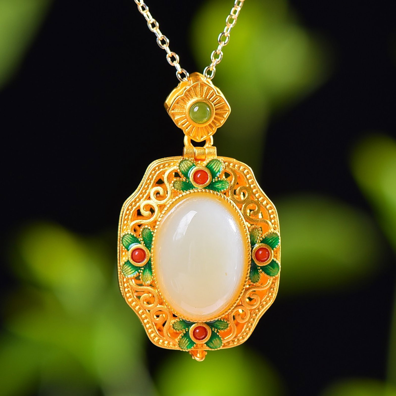 An Exquisite Sterling Silver-Gold Plated Inlaid White Jade Enamel Pendant,Inlaid Gems: An Exquisite Sterling Silver-Gold Plated Inlaid White Jade Enamel Pendant,Inlaid Gems,Size:13mmx18mm