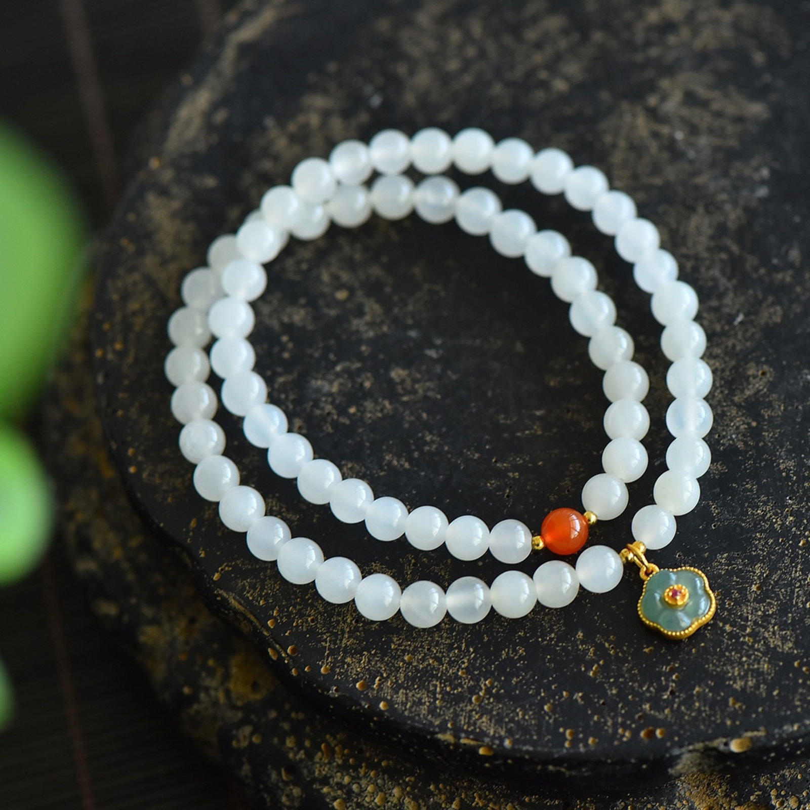 An Exquisite White Jade Bracelets - 2