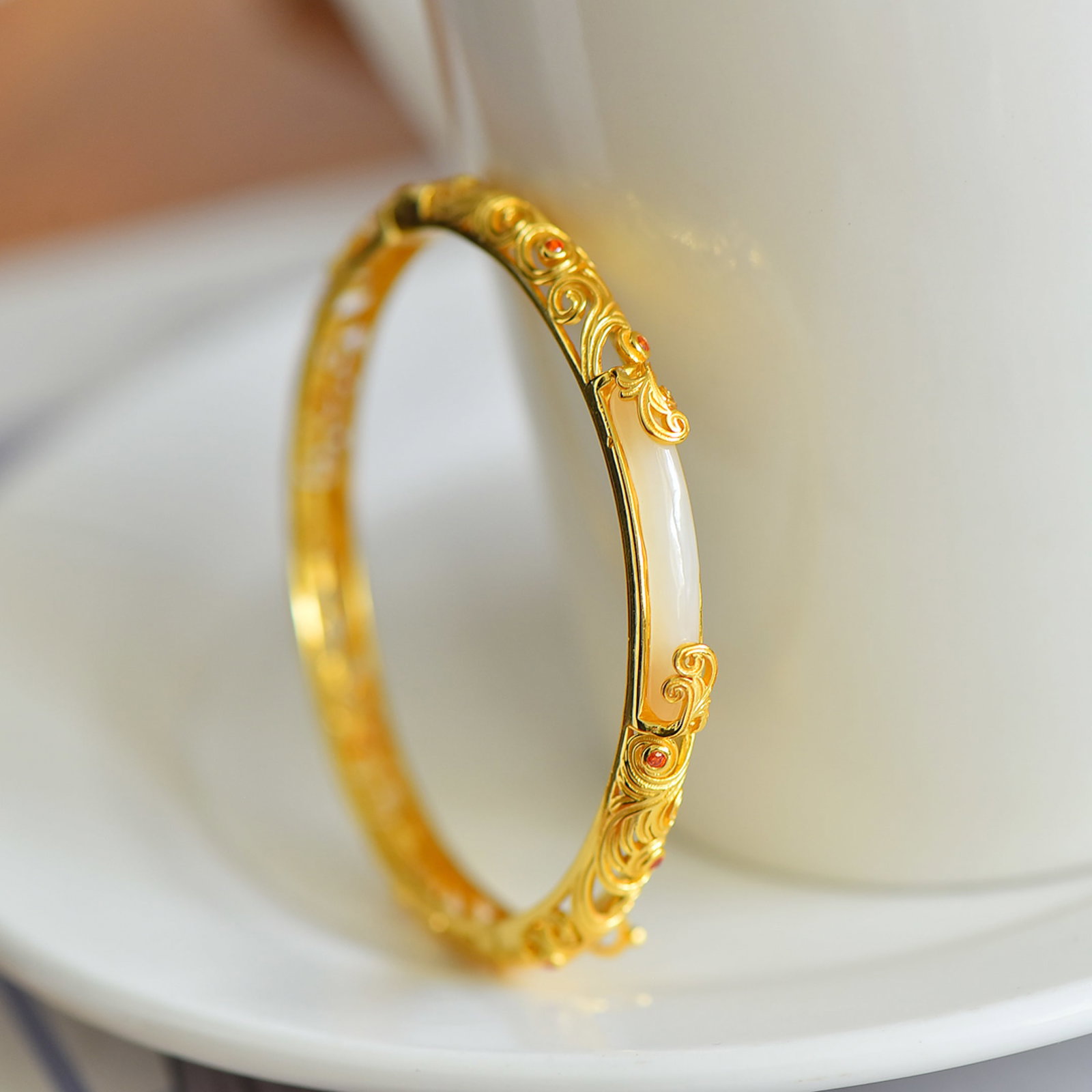 An Exquisite Sterling Silver-Gold Plated Inlaid White Jade Bracelets,Inlaid Diamonds: An Exquisite Sterling Silver-Gold Plated Inlaid White Jade Bracelets,Inlaid Diamonds,Size:4mmx26mm 纯银镀金镶白玉手镯,嵌钻石