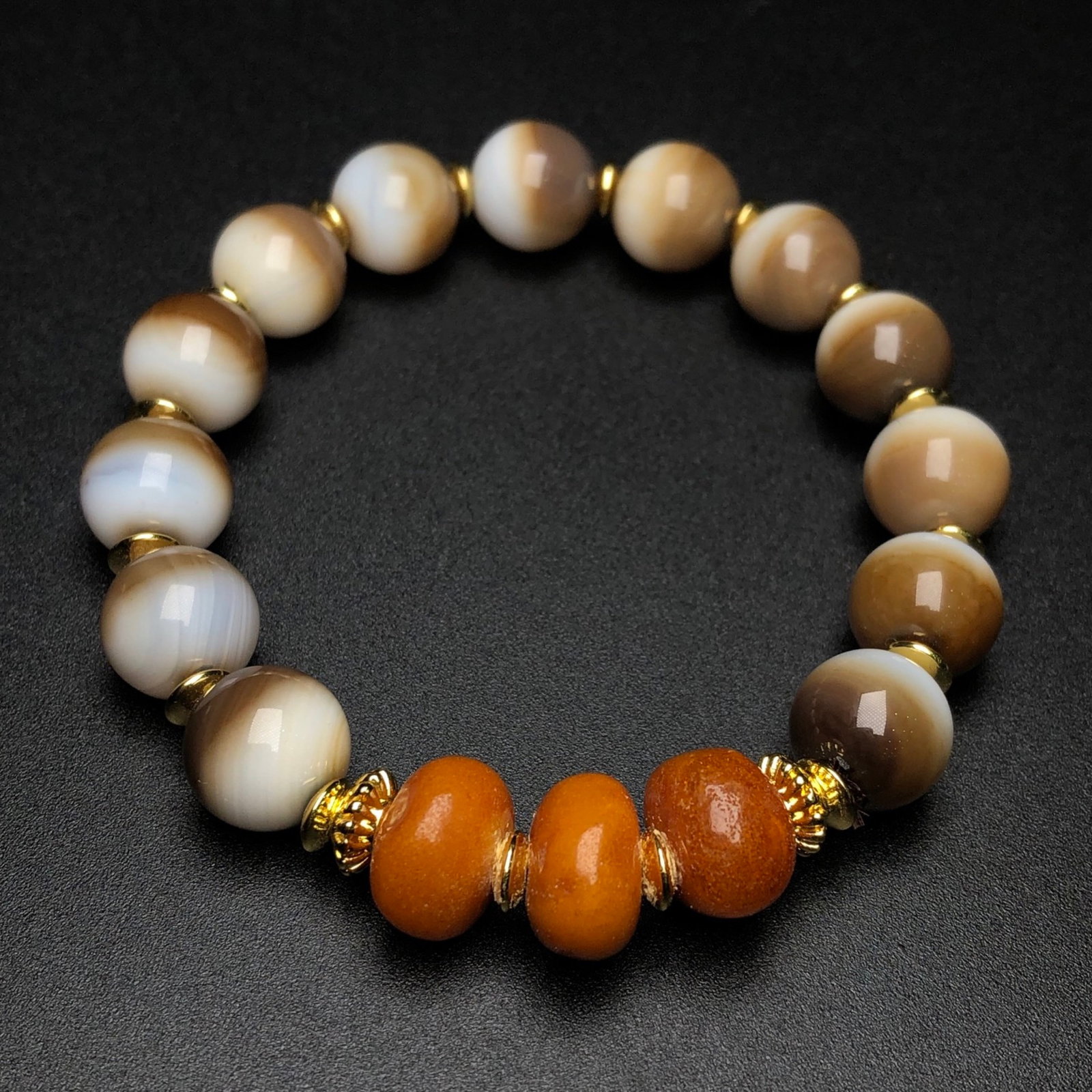 An Exquisite Dzi Bead Bracelets,With Amber: An Exquisite Dzi Bead Bracelets,With Amber,Size:10mm,11mmx7mm 天珠手串,配蜜蜡