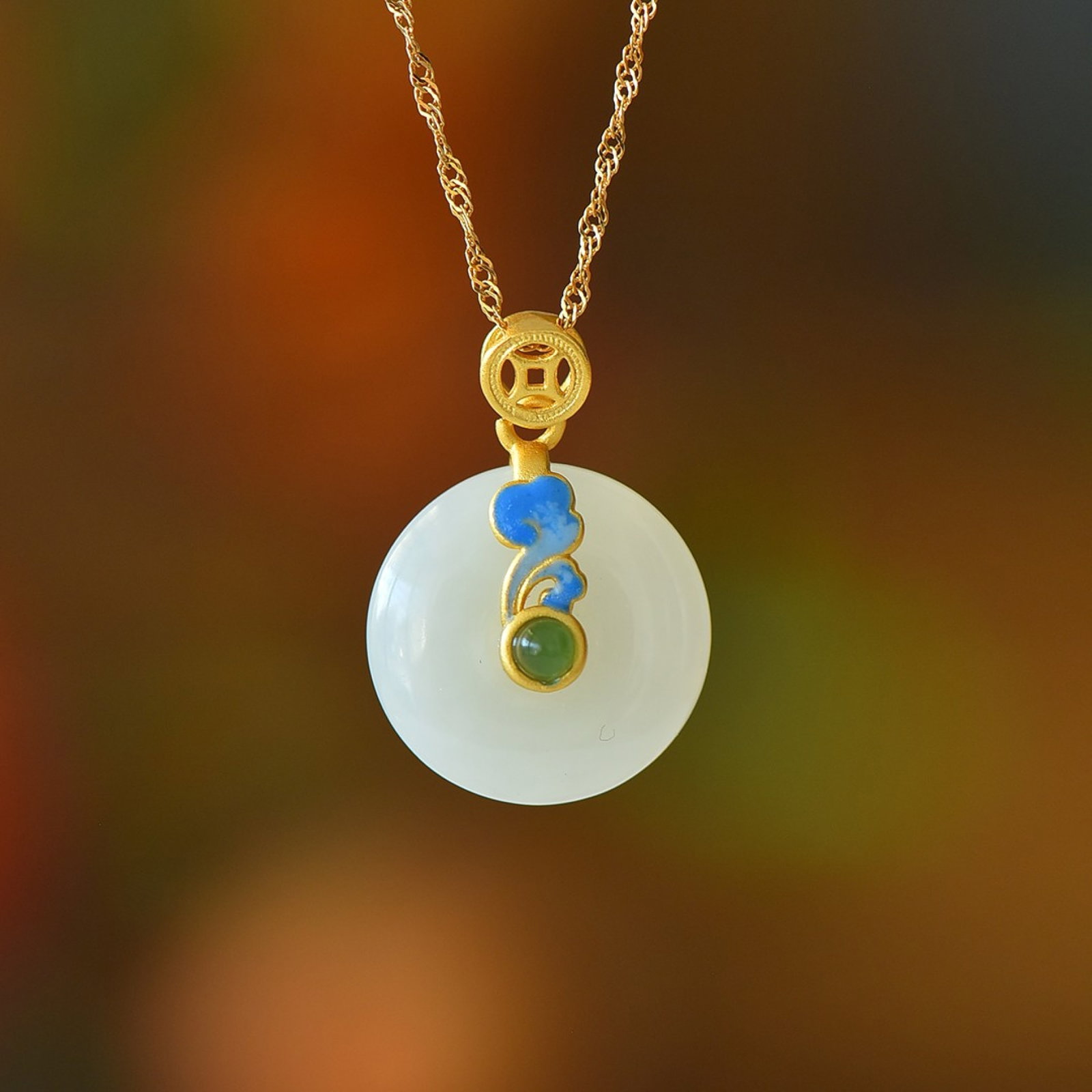 An Exquisite Sterling Silver-Gold Plated Inlaid White Jade Pendant: An Exquisite Sterling Silver-Gold Plated Inlaid White Jade Pendant,Size:18mmx18mm 纯银镀金镶白玉吊坠