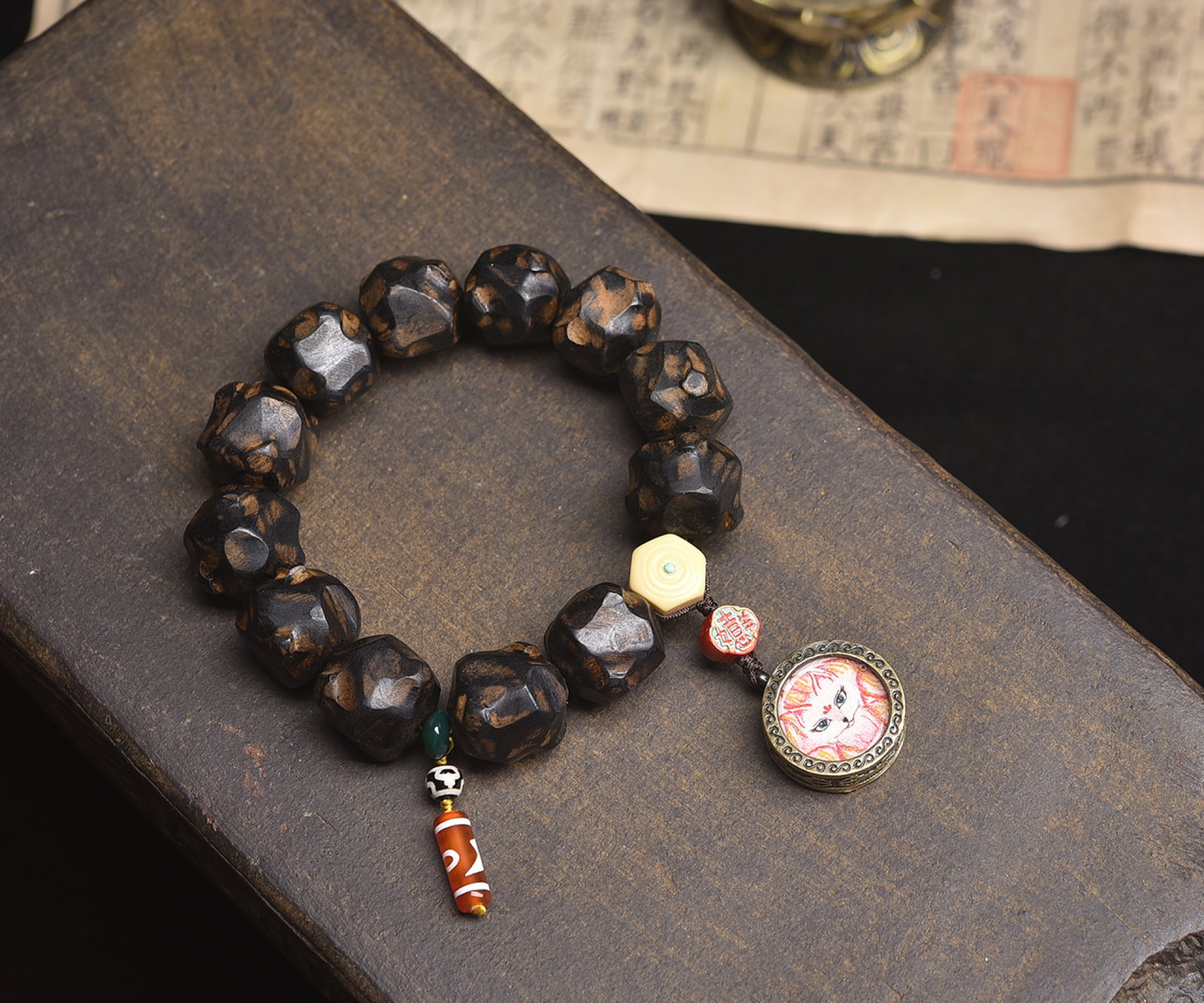 An Exquisite Eaglewood Bracelets: An Exquisite Eaglewood Bracelets,Weight:70g 沉香木手串