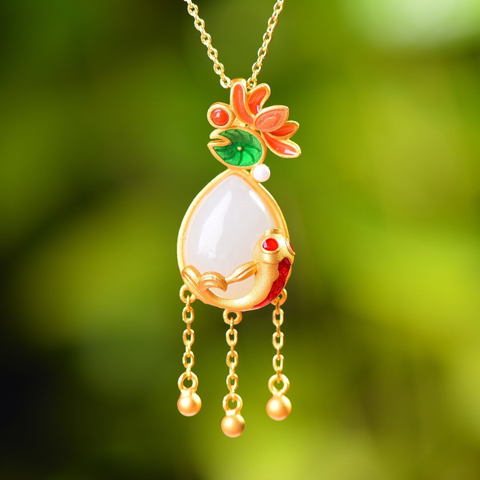 An Exquisite Sterling Silver-Gold Plated Inlaid White Jade Enamel Pendant: An Exquisite Sterling Silver-Gold Plated Inlaid White Jade Enamel Pendant,Size:12mmx16mm 纯银镀金镶白玉珐琅吊坠