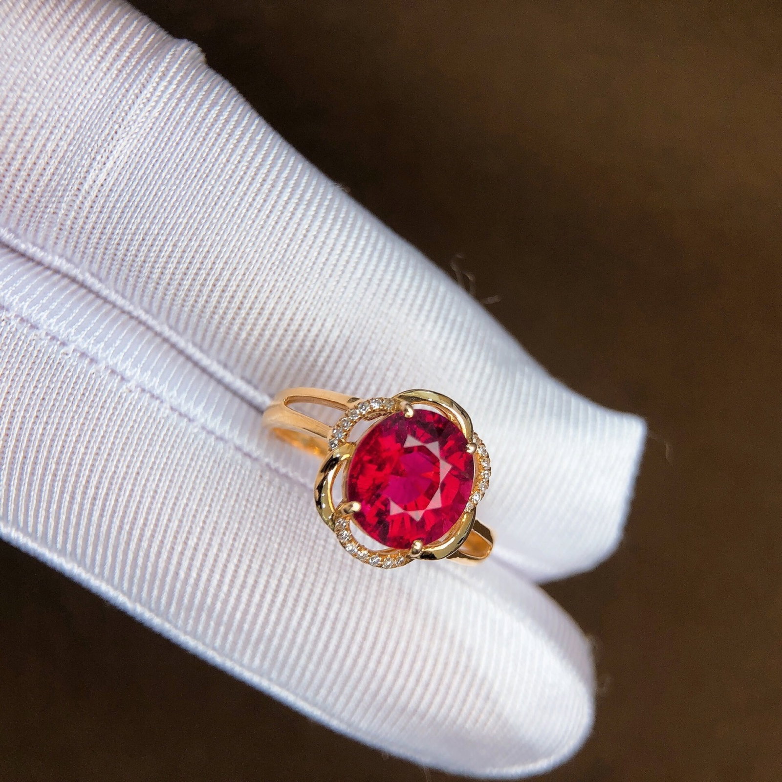 3.92Ctw Sterling Silver-Gold Plated Inlaid Natural Tourmaline Ring: 3.92Ctw Sterling Silver-Gold Plated Inlaid Natural Tourmaline Ring,Size:9mmx8mm 3.92Ctw纯银镀金嵌天然碧玺戒指