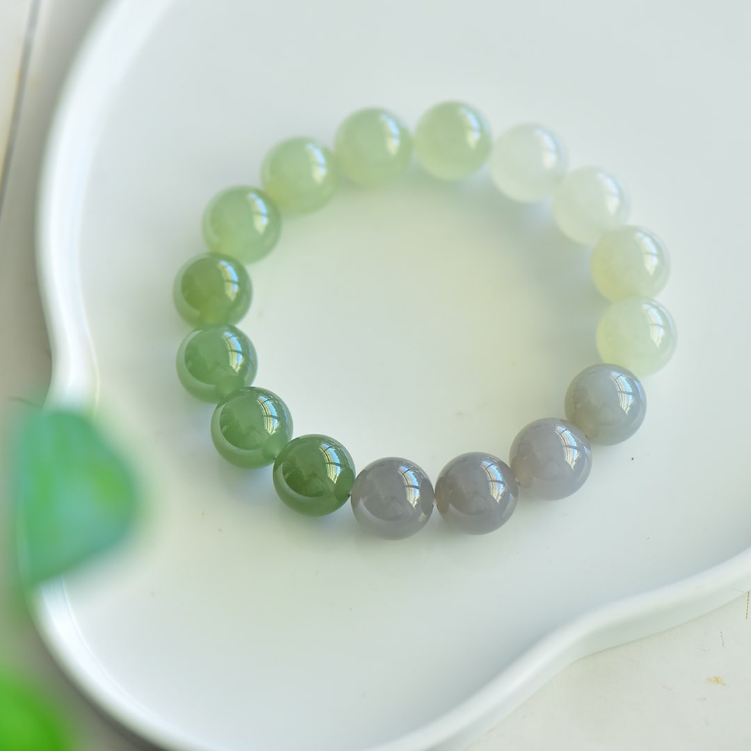 An Exquisite Hotan Jade Bracelets: An Exquisite Hotan Jade Bracelets,Size:12mm 和田玉手串