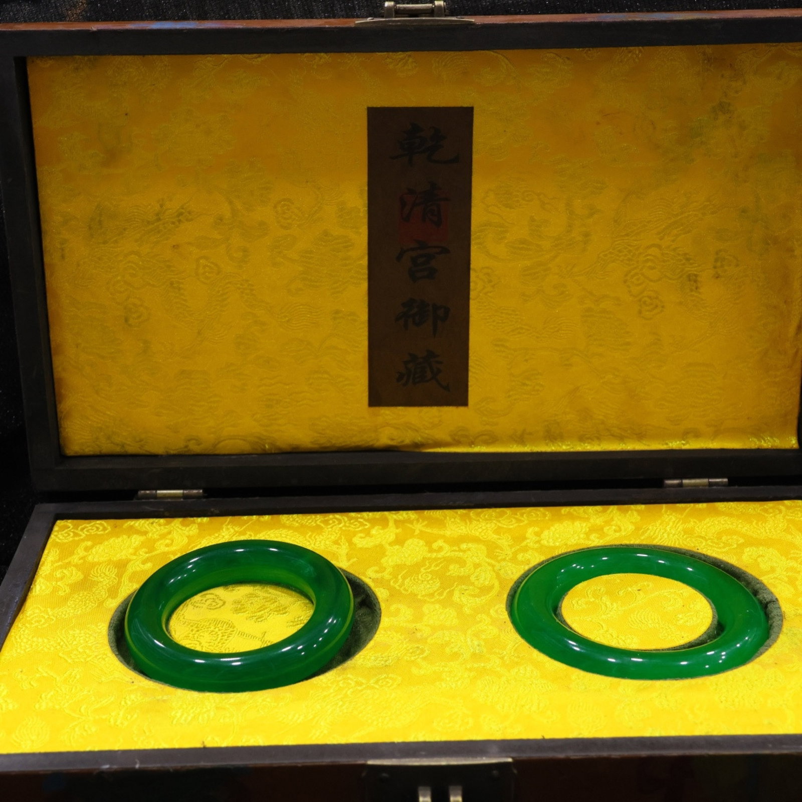 A Pair of Fine Jadeite Bracelets: A Pair of Fine Jadeite Bracelets 一对翡翠手镯