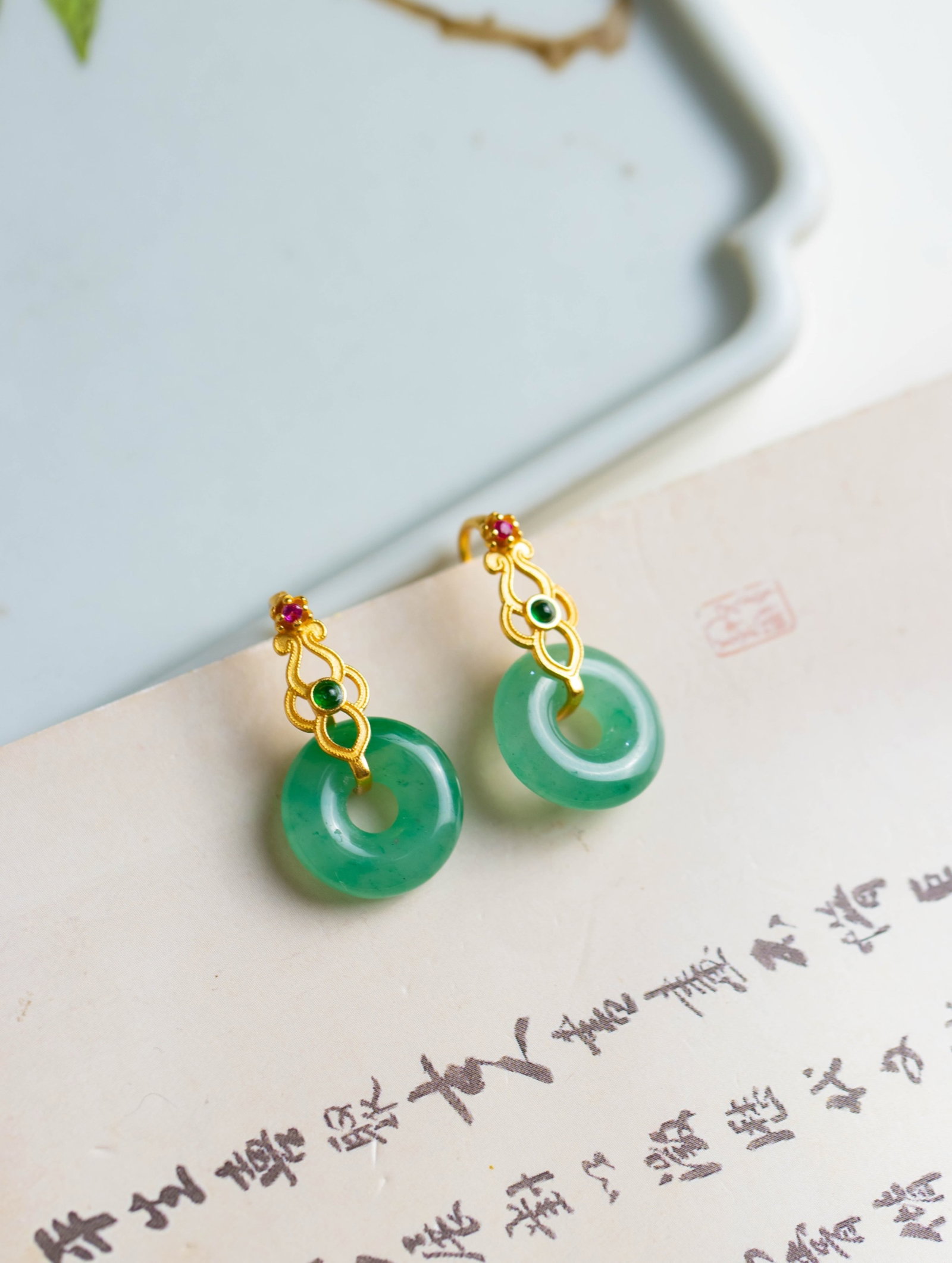 A Pair of Exquisite Sterling Silver-Gold Plated Inlaid Jadeite Earrings: A Pair of Exquisite Sterling Silver-Gold Plated Inlaid Jadeite Earrings 一对纯银镀金镶翡翠耳环