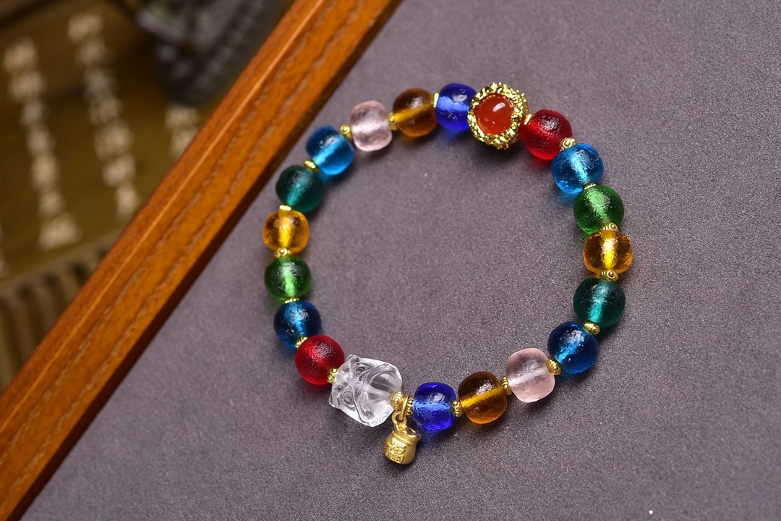An Exquisite Glass Bracelets: An Exquisite Glass Bracelets,Size:10mmx8mm,Weight:30g 玻璃手串