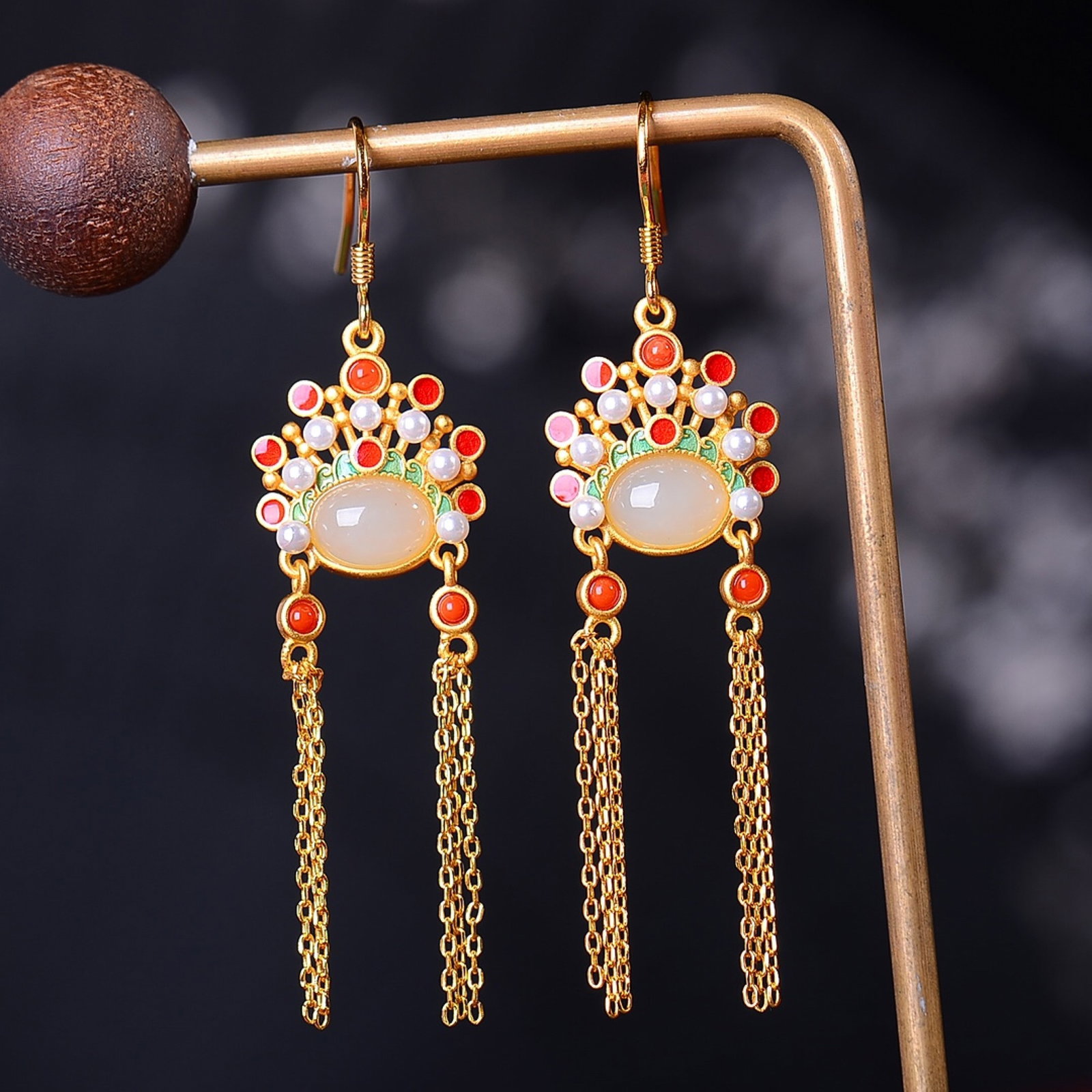 A Pair of Exquisite Sterling Silver-Gold Plated Inlaid White Jade Earrings,Inlaid Pearls: A Pair of Exquisite Sterling Silver-Gold Plated Inlaid White Jade Earrings,Inlaid Pearls,Size:6mmx8mm 一对纯银镀金镶白玉耳环,嵌&