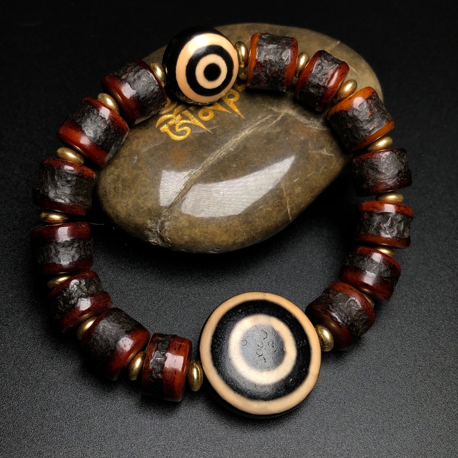 An Exquisite Dzi Bead Bracelets - 3