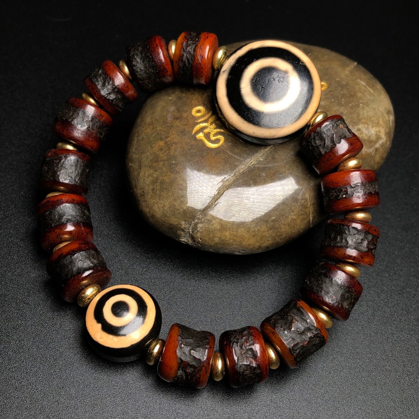 An Exquisite Dzi Bead Bracelets - 4