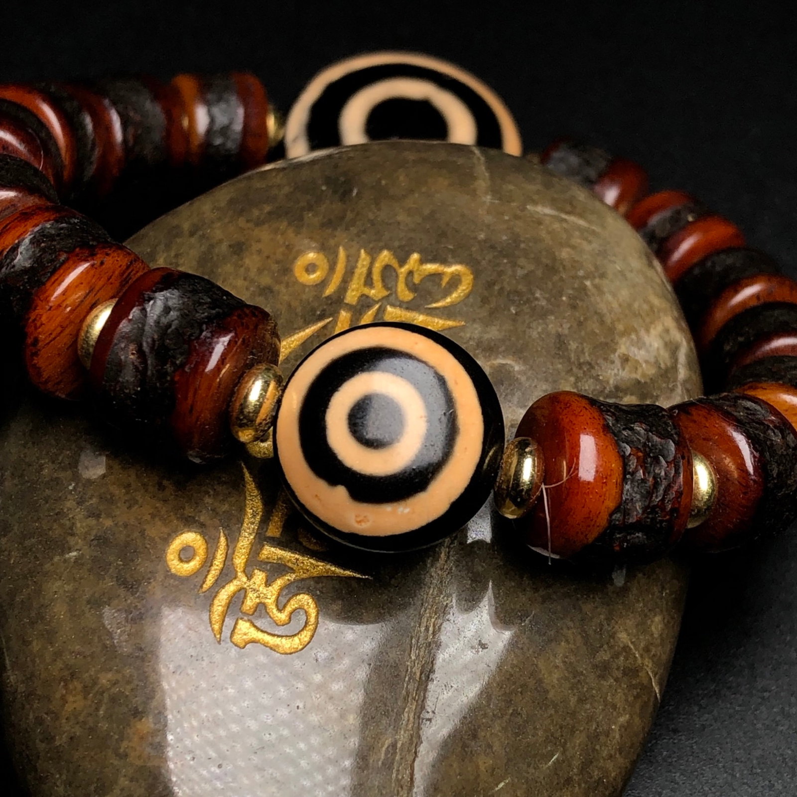 An Exquisite Dzi Bead Bracelets - 7