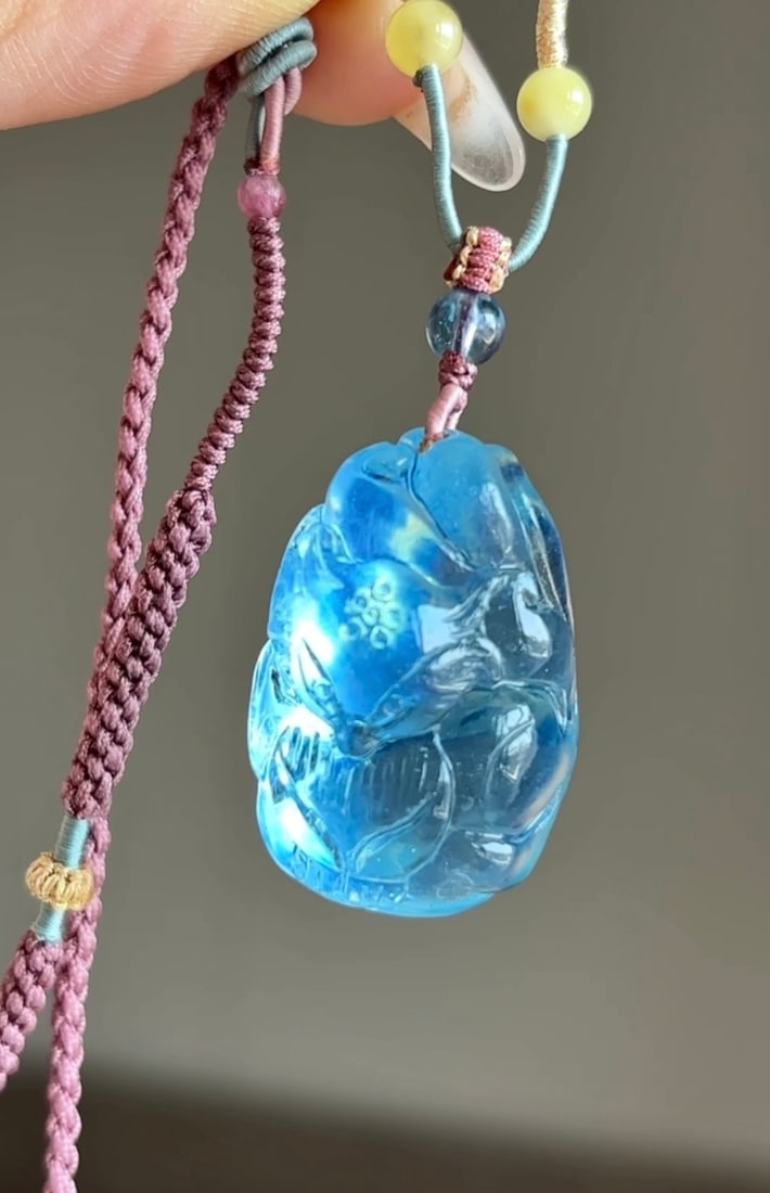 An Exquisite Aquamarine Nine-Tailed Fox Pendant: An Exquisite Aquamarine Nine-Tailed Fox Pendant,Size:29mmx20mmx12.6mm,Total Weight:12.2g 海蓝宝九尾狐吊坠