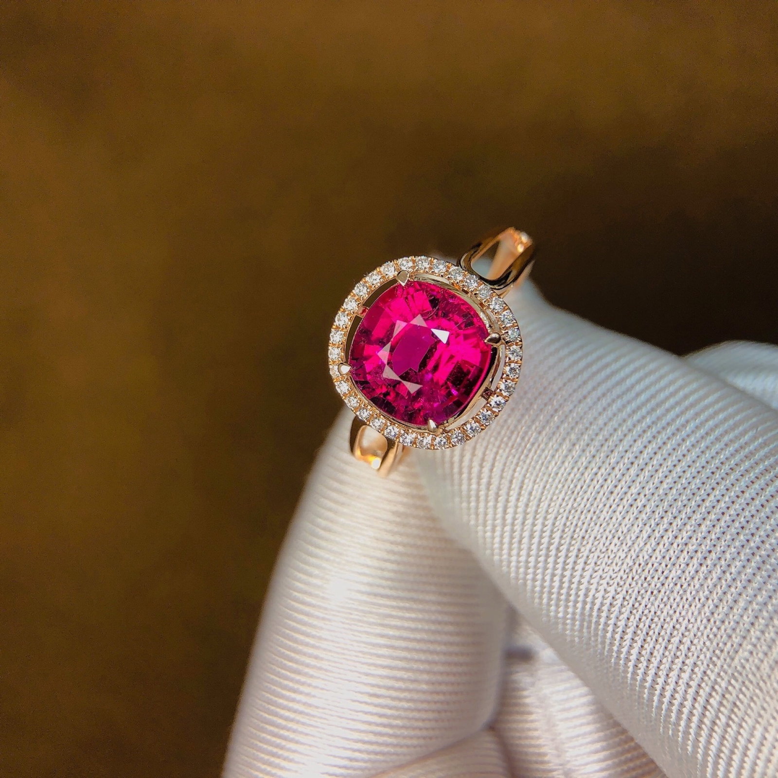 2.45Ctw Sterling Silver-Gold Plated Inlaid Natural Tourmaline Ring: 2.45Ctw Sterling Silver-Gold Plated Inlaid Natural Tourmaline Ring,Size:8mmx8.2mm 2.45Ctw纯银镀金嵌天然碧玺戒指