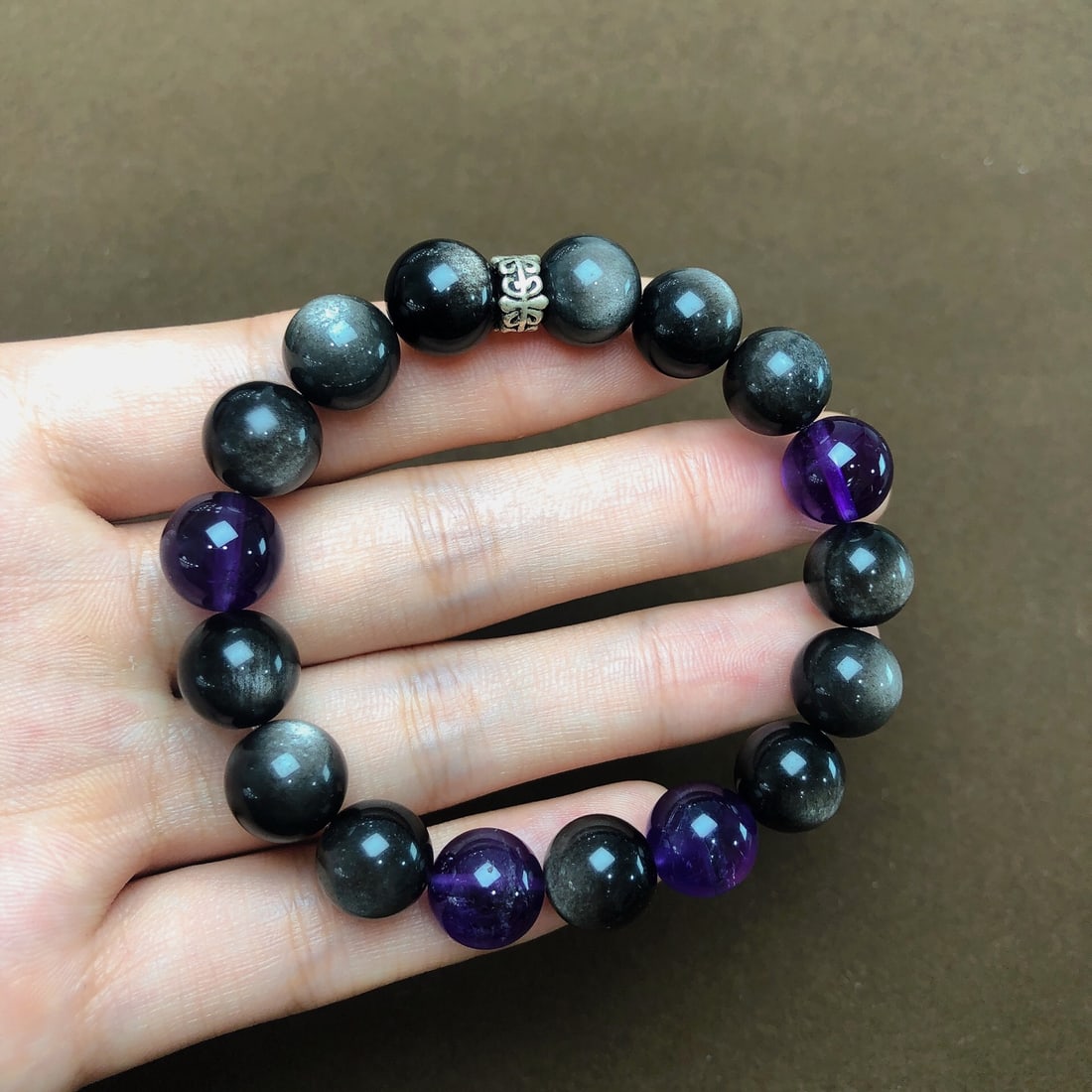 An Exquisite Silver Sheen Obsidian Crystal Bracelets: An Exquisite Silver Sheen Obsidian Crystal Bracelets,Size:10.6mm,Weight:26.9g 银曜石水晶手串