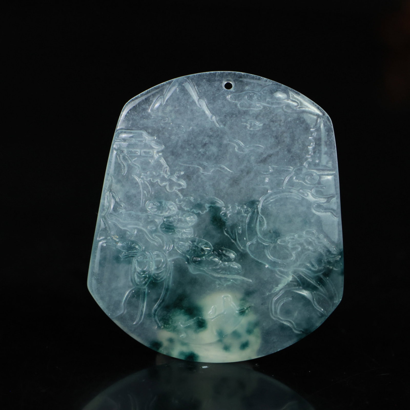 An Exquisite Jadeite Landscape Pattern Pendant: An Exquisite Jadeite Landscape Pattern Pendant,Size:51mmx41mmx6mm 翡翠山水纹挂件