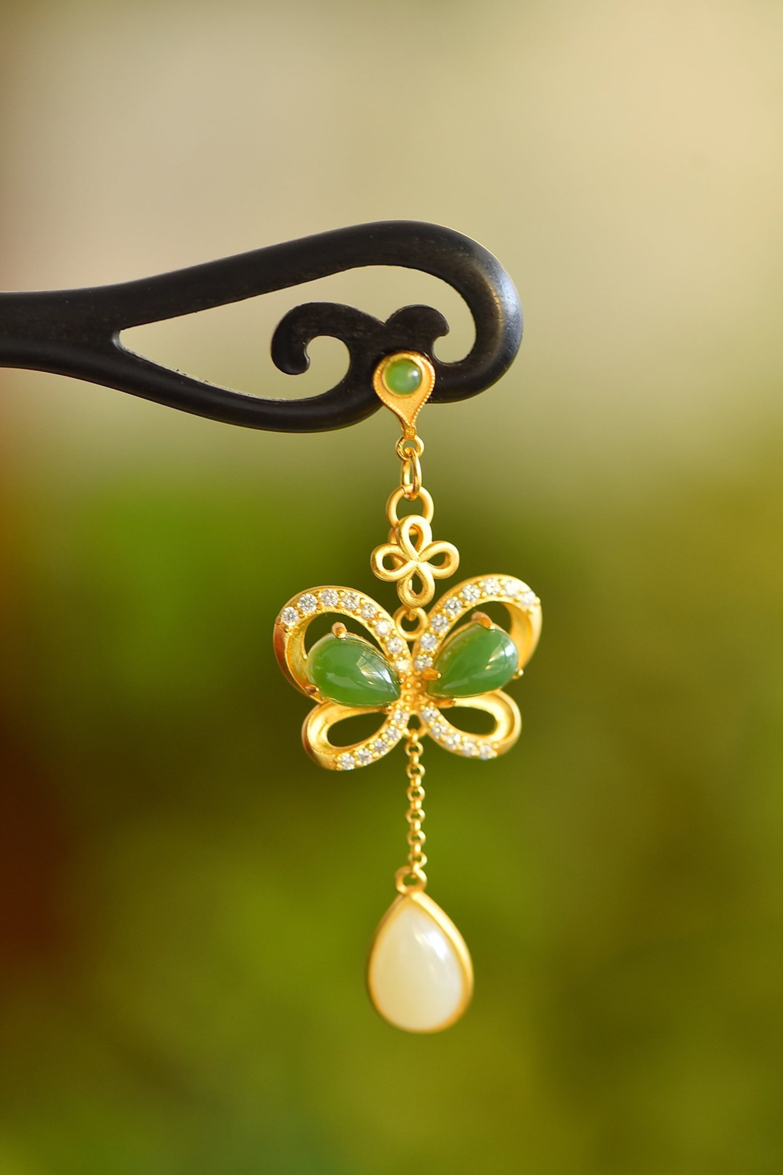 An Exquisite Sterling Silver-Gold Plated Inlaid White Jade Ebony Hairpin: An Exquisite Sterling Silver-Gold Plated Inlaid White Jade Ebony Hairpin,纯银镀金镶白玉黑檀木发簪