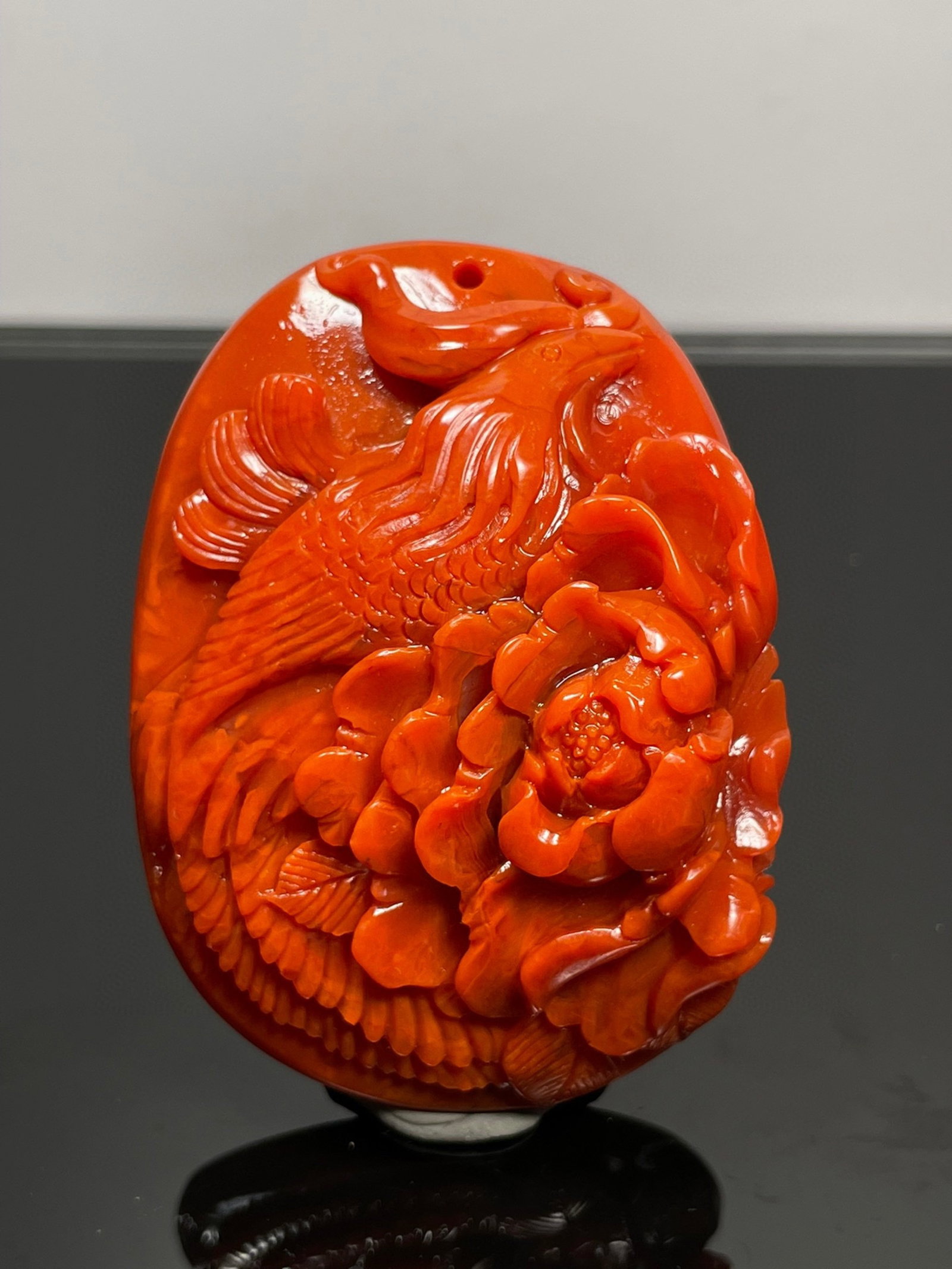 An Exquisite Agate Flower and Bird Pattern Pendant: An Exquisite Agate Flower and Bird Pattern Pendant,Size:62.5mmx46mmx18mm,Weight:66.7g 玛瑙花鸟纹吊坠