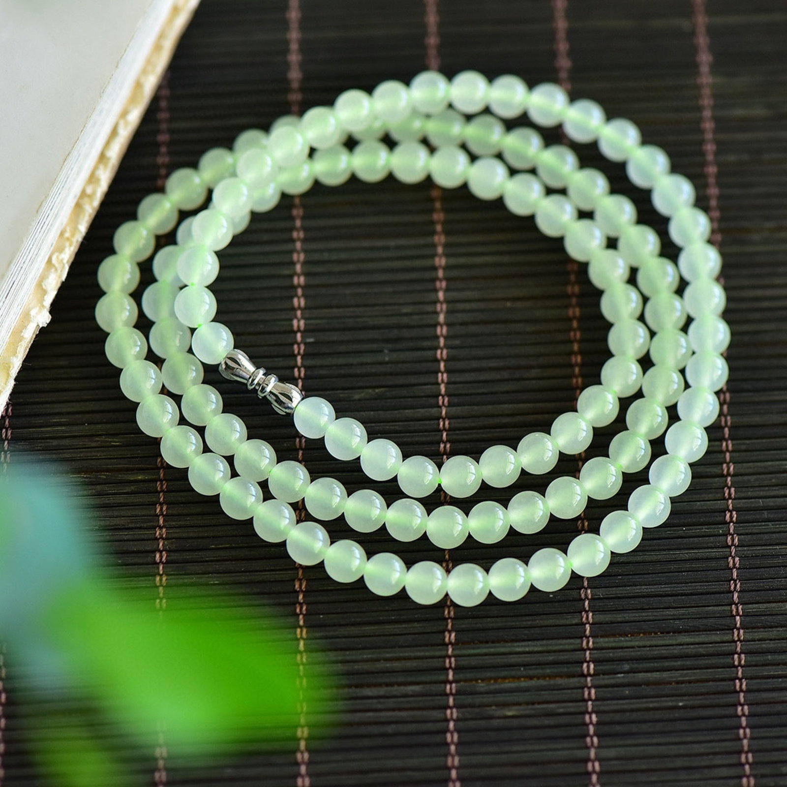 An Exquisite Greenish Jade Bracelets: An Exquisite Greenish Jade Bracelets,Size:6mm 青白玉手串
