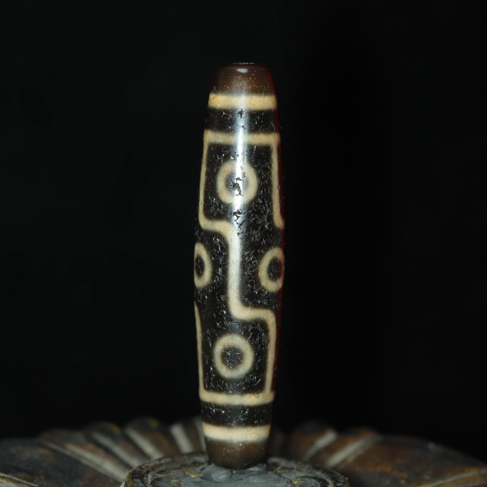An Exquisite Nine Eyes Dzi Bead Pendant: An Exquisite Nine Eyes Dzi Bead Pendant,Size:57mmx12mm,Weight:14g 九眼天珠挂件