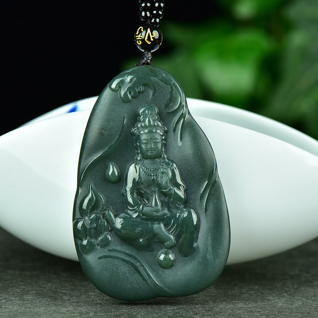 An Exquisite Sapphire Avalokitesvara Pattern Pendant: An Exquisite Sapphire Avalokitesvara Pattern Pendant,Size:42mmx62mm 寓意:吉祥 普度众生 保平安