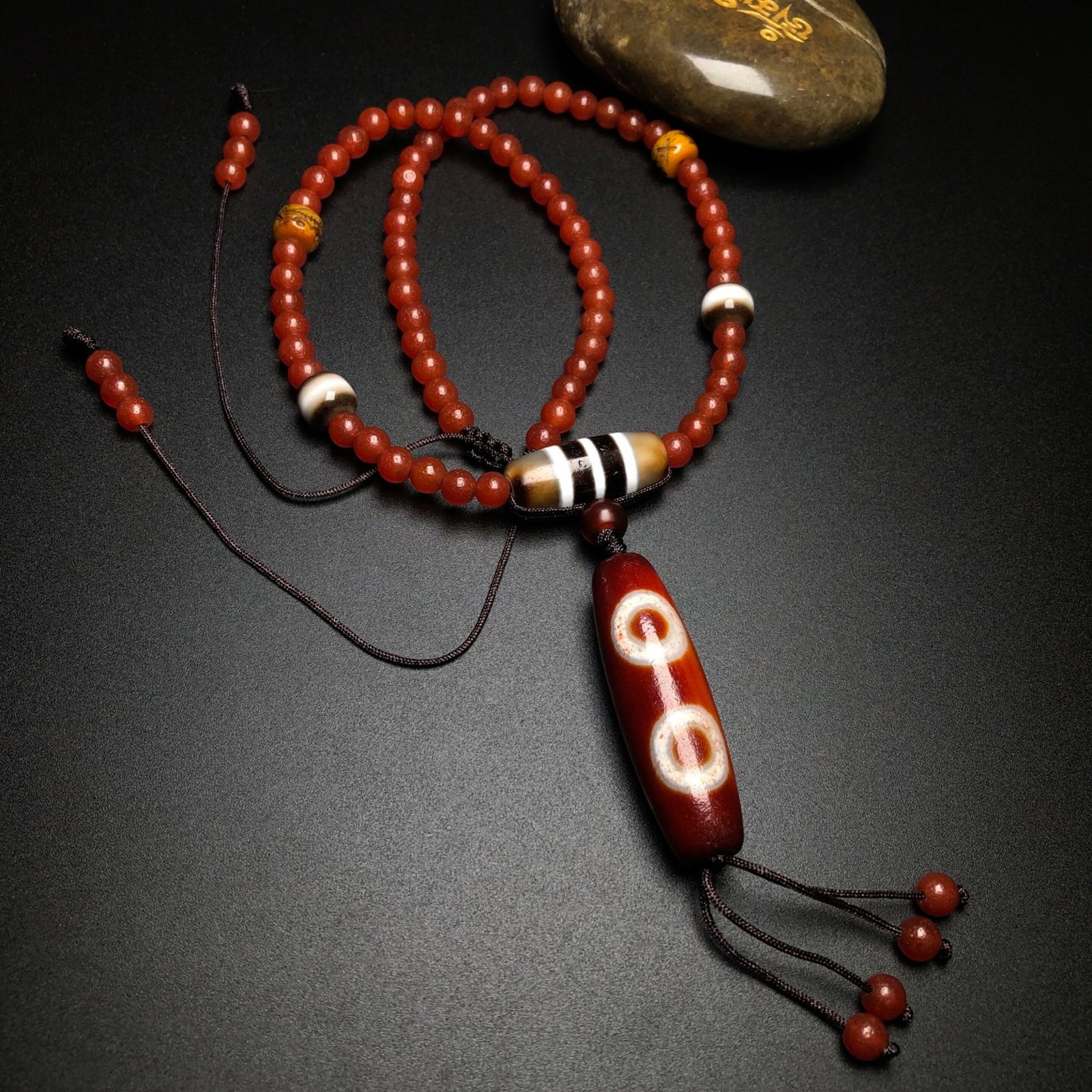 An Exquisite Agate Necklace: An Exquisite Agate Necklace,Size:49mmx15mm,28mmx12mm 玛瑙项链
