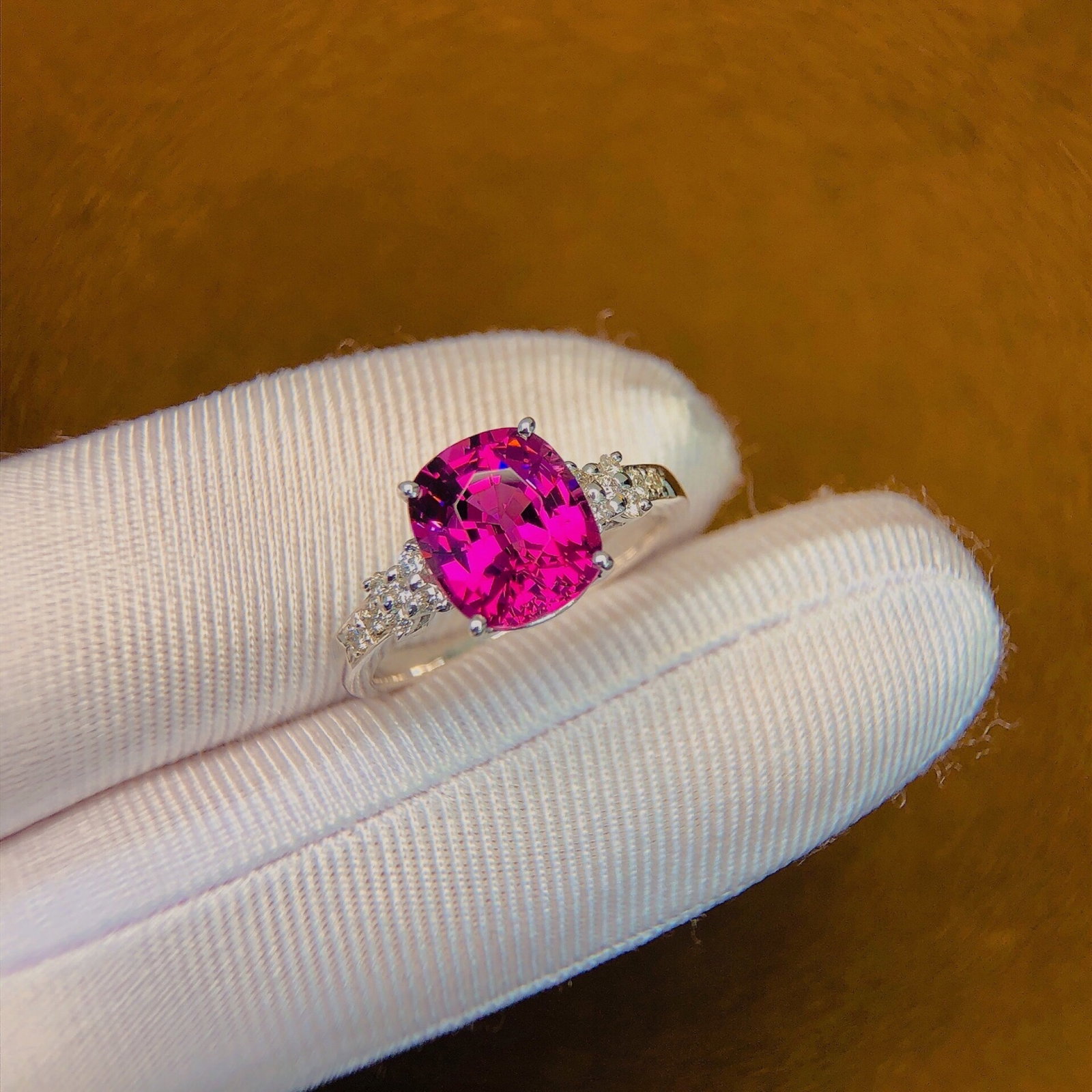 3.25Ctw Sterling Silver Inlaid Natural Tourmaline Ring: 3.25Ctw Sterling Silver Inlaid Natural Tourmaline Ring,Size:7.7mmx9mm 3.25Ctw纯银嵌天然碧玺戒指