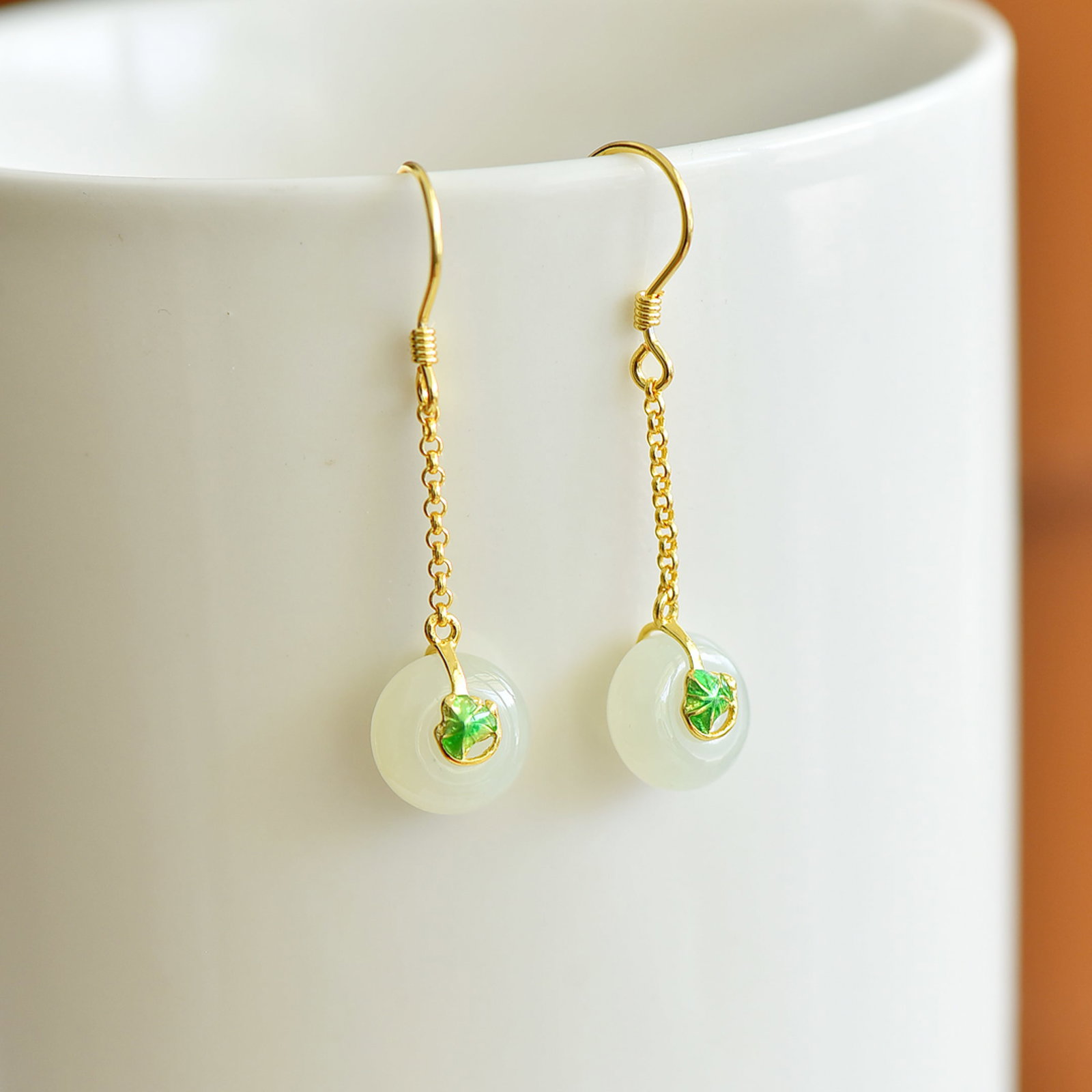 A Pair of Exquisite Sterling Silver-Gold Plated Inlaid White Jade Enamel Earrings: A Pair of Exquisite Sterling Silver-Gold Plated Inlaid White Jade Enamel Earrings,Size:10mmx10mm