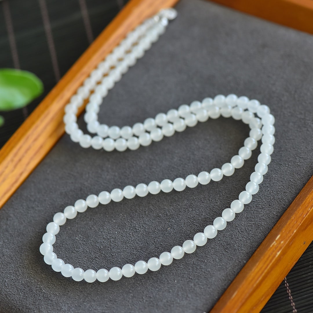 An Exquisite White Jade Necklace: An Exquisite White Jade Necklace,Size:6mm 白玉项链