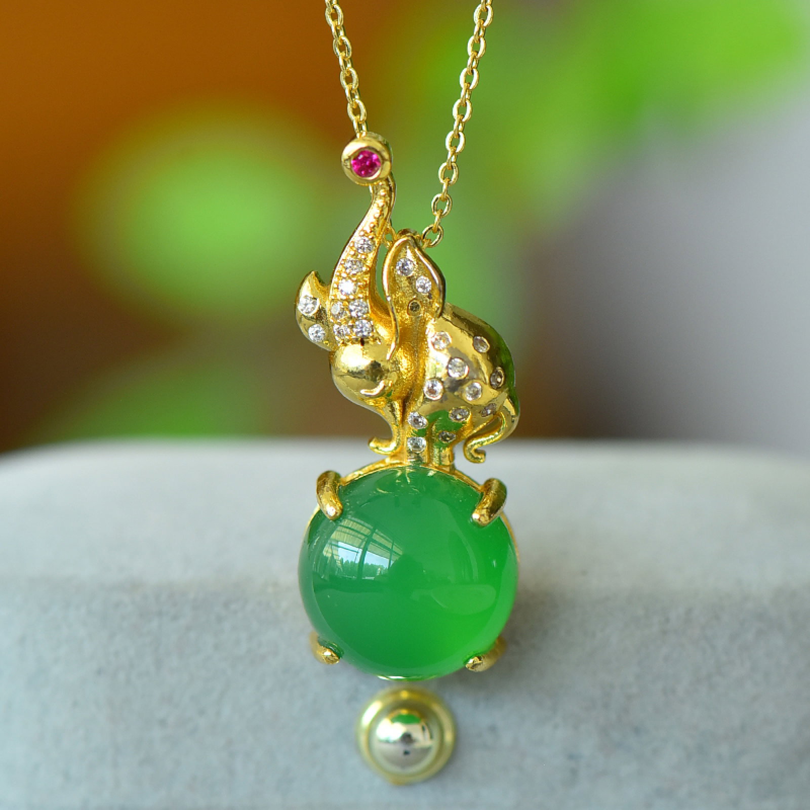 An Exquisite Pendant,Inlaid Diamond: An Exquisite Pendant Size:14mmx14mm 吊坠