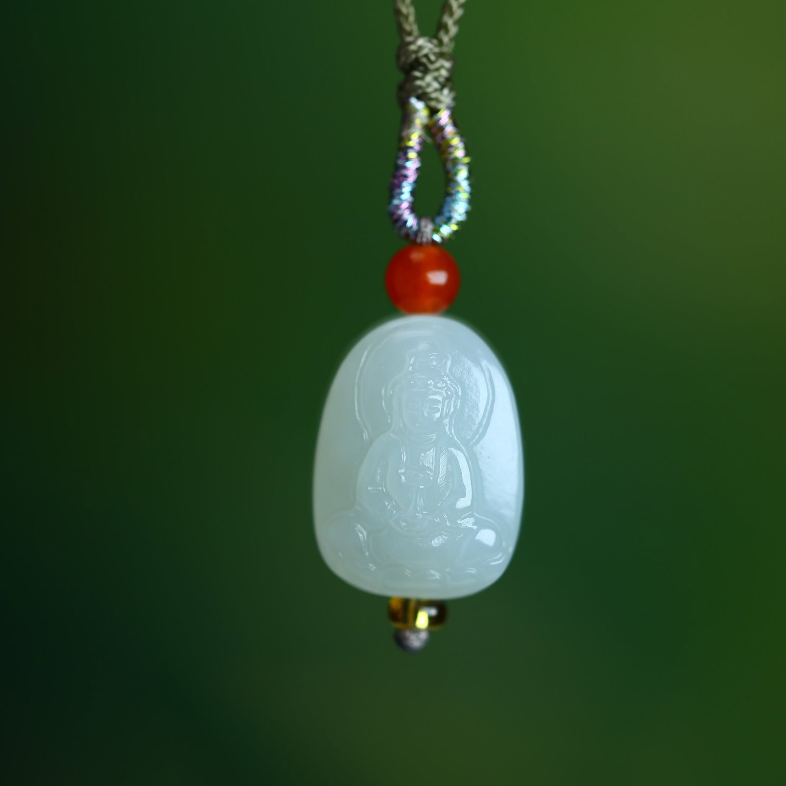 An Exquisite White Jade Avalokitesvara Pattern Pendant: An Exquisite White Jade Avalokitesvara Pattern Pendant,Size:12mmx16mm (寓意)吉祥 平平安安