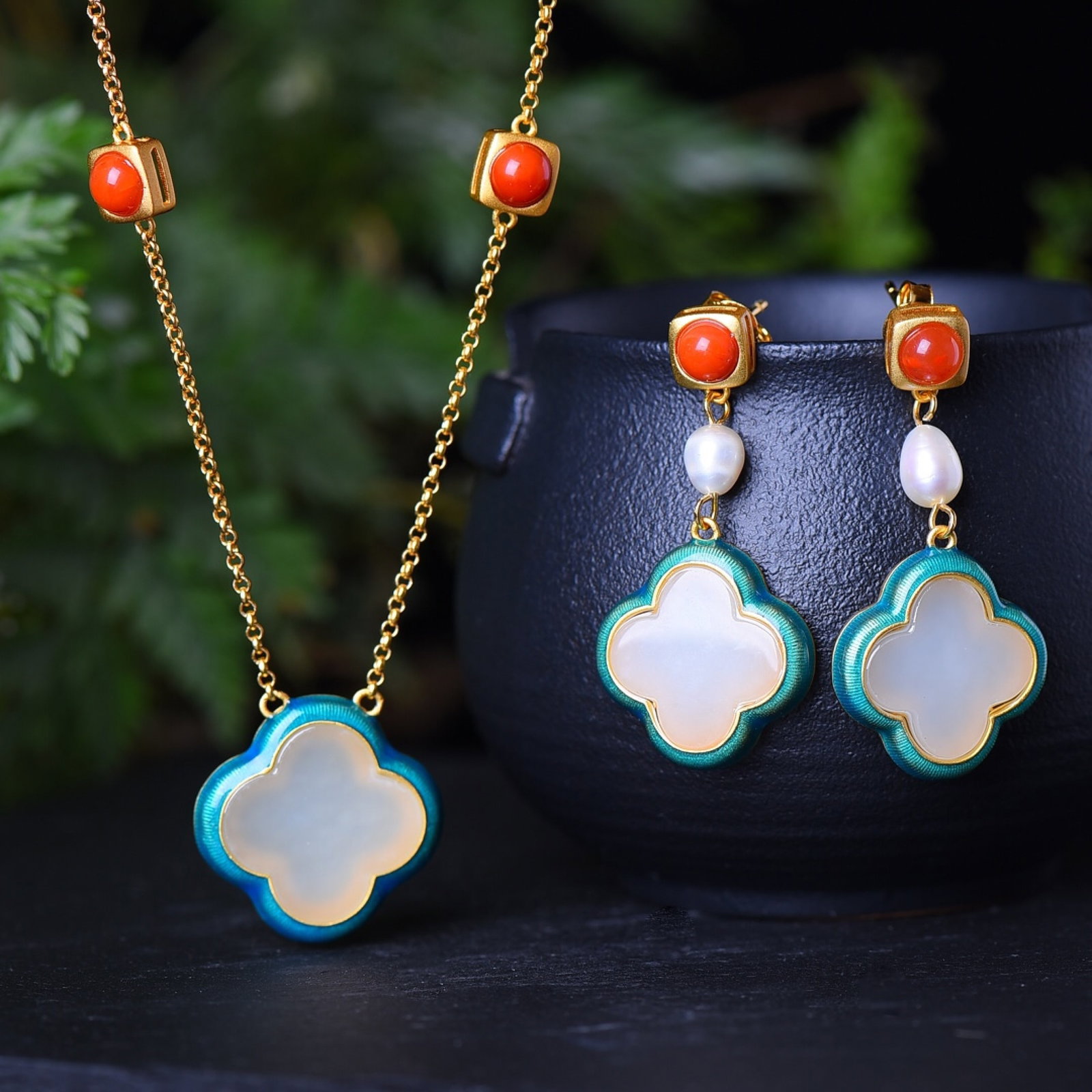 A Set of Fine Sterling Silver-Gold Plated Inlaid White Jade Enamel Jewelrys: A Set of Fine Sterling Silver-Gold Plated Inlaid White Jade Enamel Jewelrys,Size:14mmx14mm 一套纯银镀金镶白玉珐琅首饰