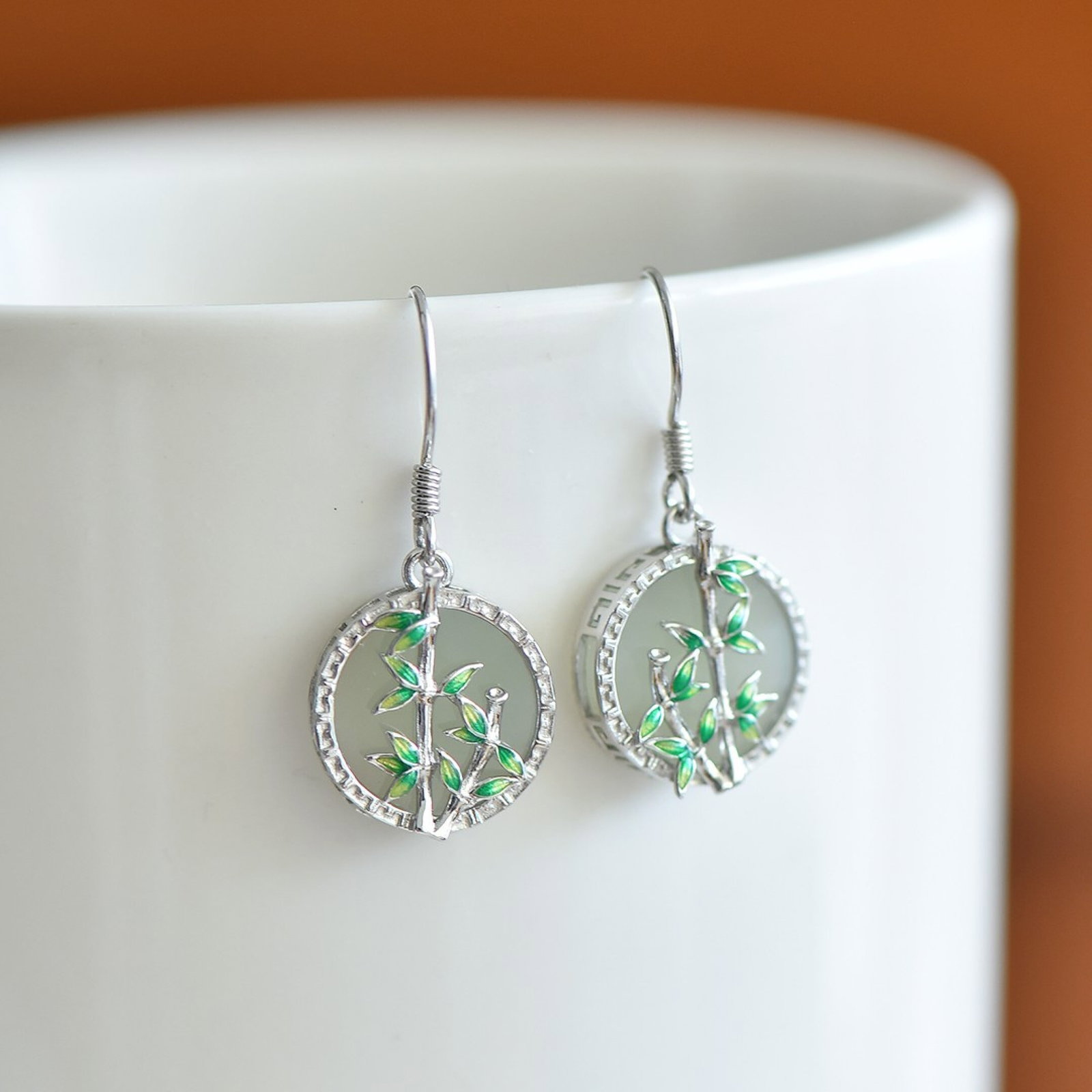 A Pair of Exquisite Sterling Silver Inlaid White Jade Enamel Earrings: A Pair of Exquisite Sterling Silver Inlaid White Jade Enamel Earrings,Size:12mmx12mm 一对纯银镶白玉珐琅耳环