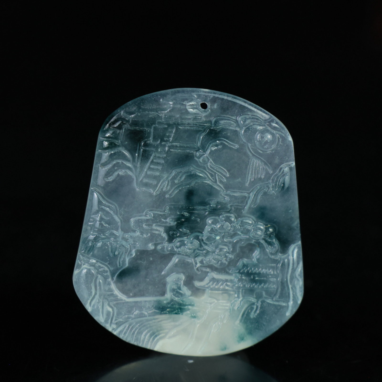 An Exquisite Jadeite Landscape Pattern Pendant: An Exquisite Jadeite Landscape Pattern Pendant,Size:51mmx41mmx6mm 翡翠山水纹挂件