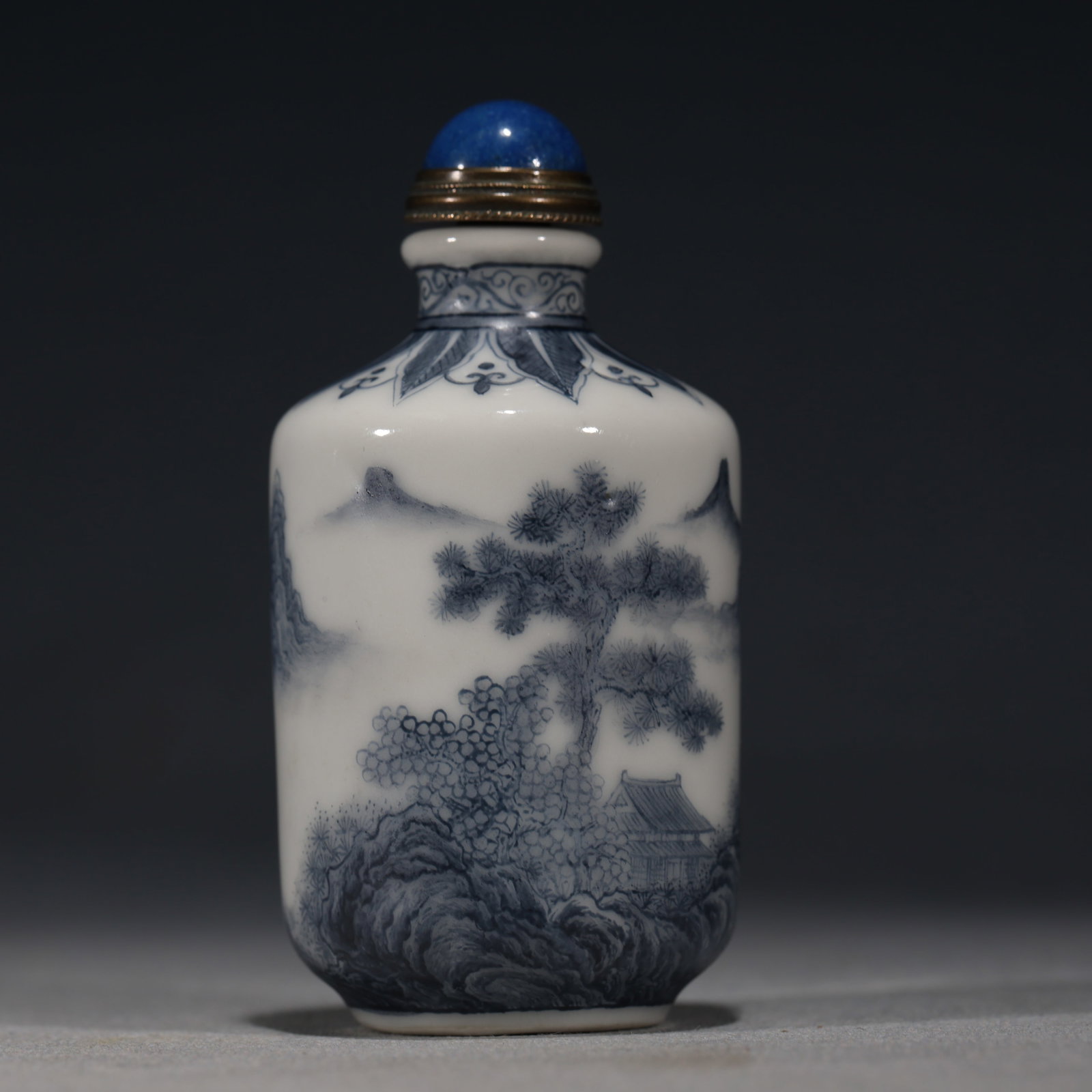 An Exquisite Blue And White Snuff Bottle With Landscape And Pavilion Pattern: An Exquisite Blue And White Snuff Bottle With Landscape And Pavilion Pattern,China,Qing Dynasty,Four-Character Qianlong Mark,Dimensions:3inx1.6in,青花山水楼阁ಬ