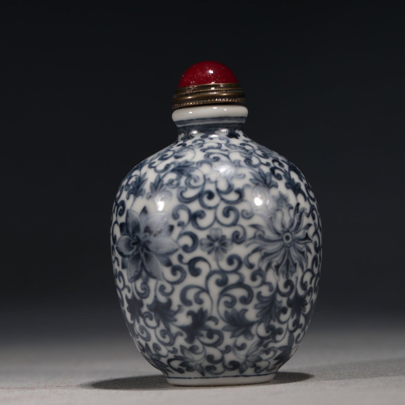 An Exquisite Blue And White Snuff Bottle With Interlocking Lotus Pattern: An Exquisite Blue And White Snuff Bottle With Interlocking Lotus Pattern,China,Qing Dynasty,Four-Character Yongzheng Mark,Dimensions:2.8inx1.8in,青花缠枝莲纹鼻