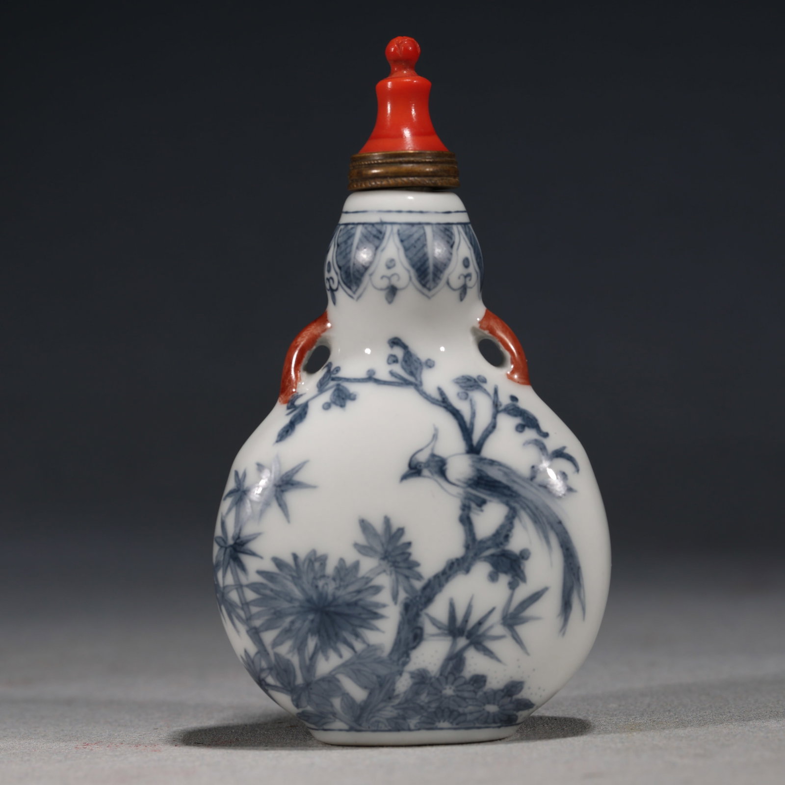 An Exquisite Blue And White With Iron Red Two-Eared Gourd-Shaped Snuff Bottle With Flower And Bird: An Exquisite Blue And White With Iron Red Two-Eared Gourd-Shaped Snuff Bottle With Flower And Bird Pattern,China,Qing Dynasty,Four-Character Yongzheng Mark,Dimensions:3.5inx2in,青花矾
