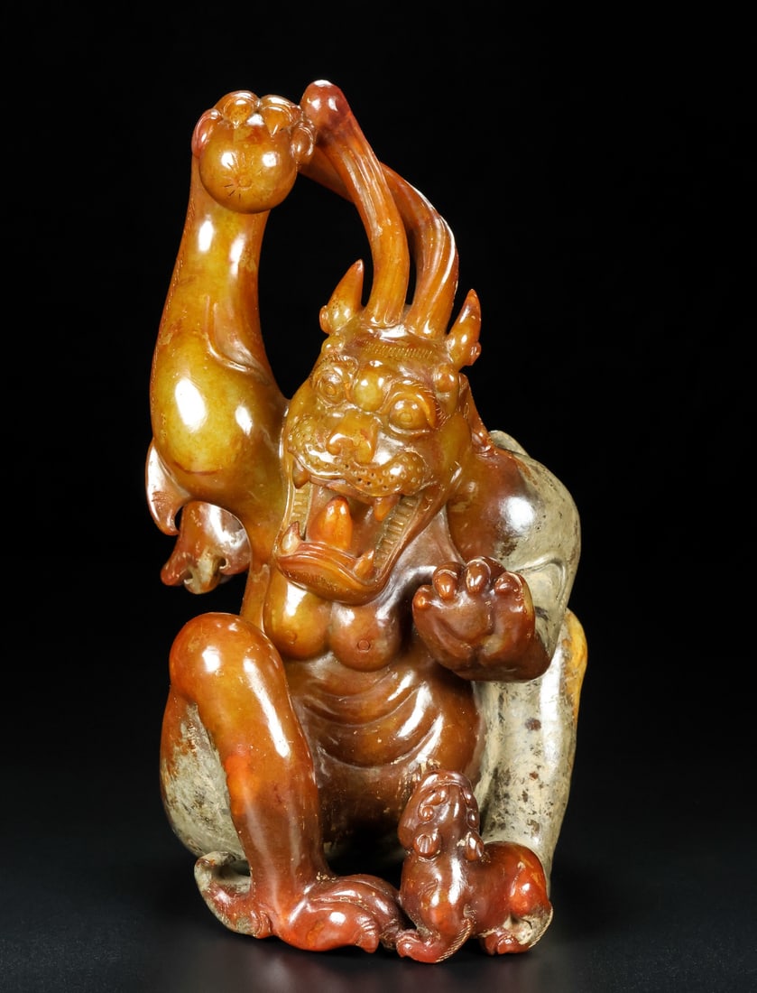 An Exquisite White Jade Auspicious Animal Ornament: An Exquisite White Jade Auspicious Animal Ornament,Han Dynasty,China,Size:4.7inx4.1inx7.7in,Weight:1844g,白玉瑞兽摆件,中国汉代