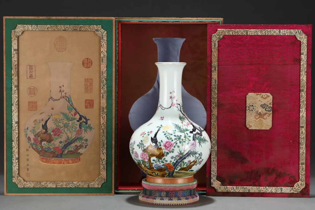 An Exquisite Famille-Rose Painted Gold Flower and Bird Pattern Vase,with poem: An Exquisite Famille-Rose Painted Gold Flower and Bird Pattern Vase,with poemQing Dynasty, China, Yongzheng Six-character