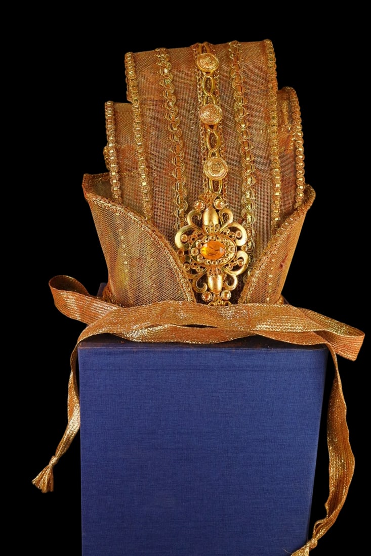 An Exquisite Filigree and Gilding Hair Band Ornament,Inlaid Gems: An Exquisite Filigree and Gilding Hair Band Ornament,Inlaid Gems,Qing Dynasty,China,Size:11.8inx7.9inx13in,Weight:423g,花丝鎏金发冠摆件,嵌宝