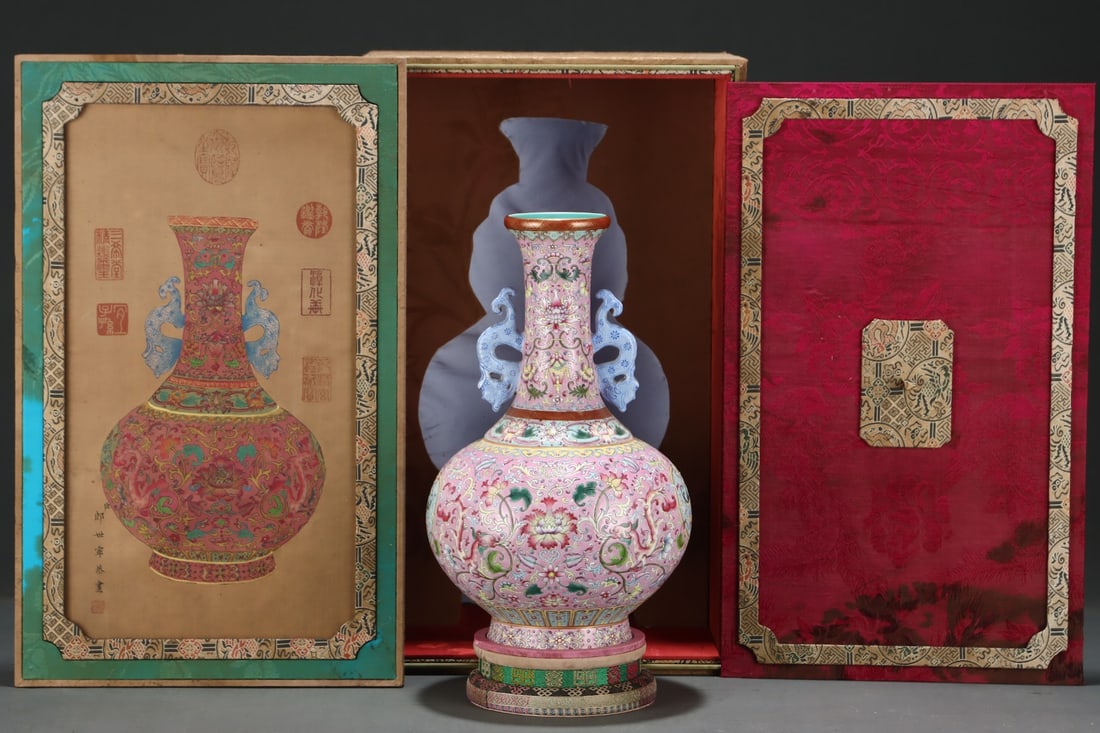An Exquisite Famille-Rose Painted Gold Flower Pattern Dragon Pattern Double-Ears Vase: An Exquisite Famille-Rose Painted Gold Flower Pattern Dragon Pattern Double-Ears VaseQing Dynasty, China, Qianlong Four-character MarkSize:13inx8.3in,粉彩描金花卉&#