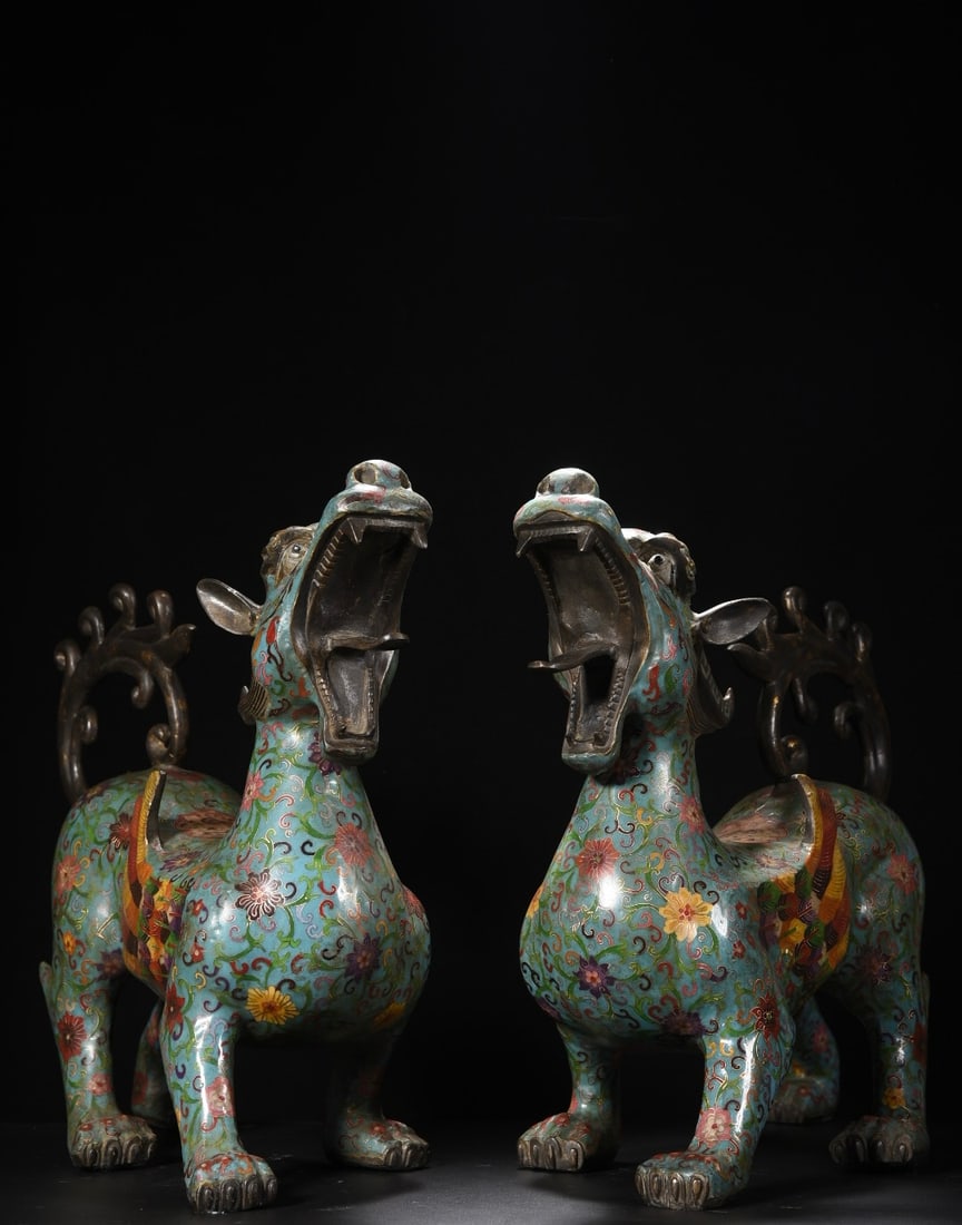 A Pair of Exquisite Cloisonne Lotus Pattern Wealth-Attracting Creature Ornaments: A Pair of Exquisite Cloisonne Lotus Pattern Wealth-Attracting Creature Ornaments,Qing Dynasty,China,Size:19.3inx22.4inx9.1in*2,Weight:26900g,一对景泰缠枝莲