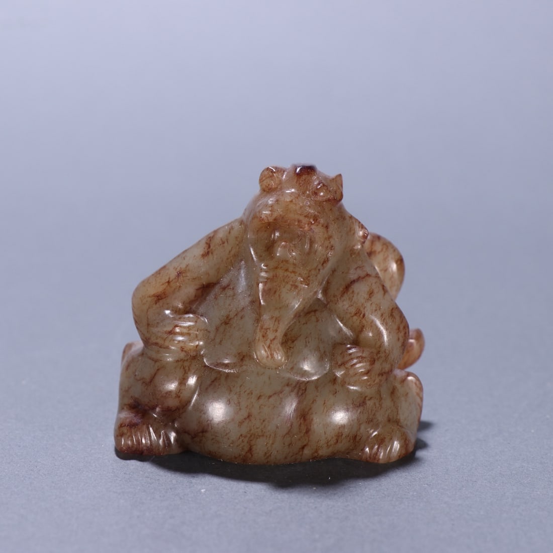An Exquisite White Jade Auspicious Animal Ornament: An Exquisite White Jade Auspicious Animal Ornament,Han Dynasty,China,Size:1.6inx1.9in,白玉瑞兽摆件,中国汉代
