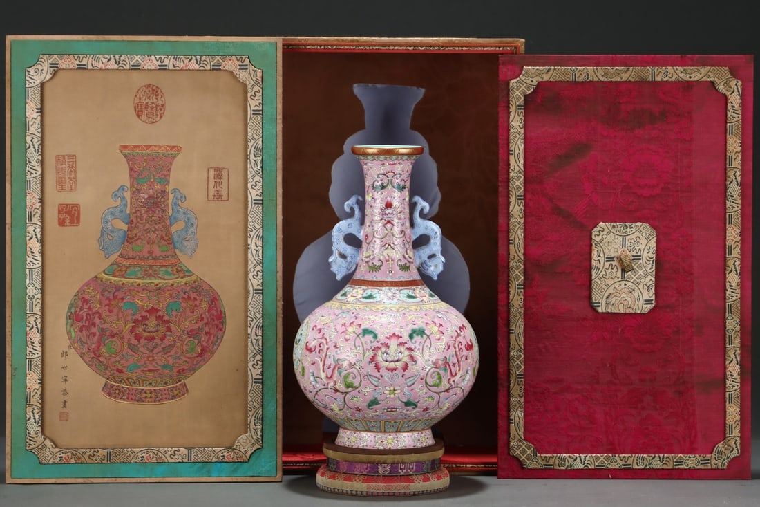 An Exquisite Famille-Rose Painted Gold Flower Pattern Dragon Pattern Double-Ears Vase: An Exquisite Famille-Rose Painted Gold Flower Pattern Dragon Pattern Double-Ears VaseQing Dynasty, China, Qianlong Four-character MarkSize:13inx8.1in,粉彩描金花卉&#