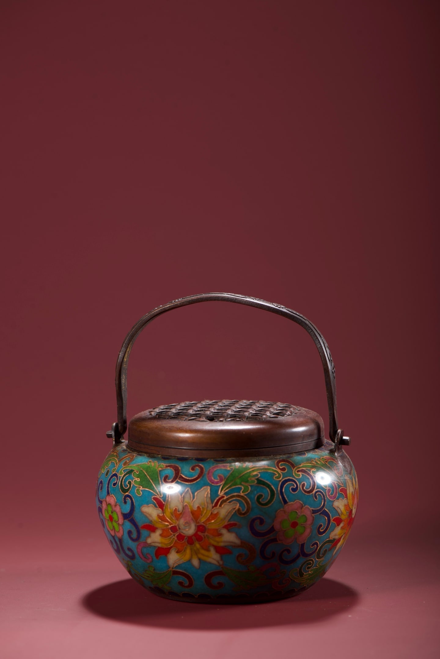 An Exquisite Cloisonne Lotus Pattern with Cover Censer: An Exquisite Cloisonne Lotus Pattern with Cover Censer,Ming Dynasty,China,with Xuande Six-character Mark,Size:5.1inx4.7in,Weight:935g,景泰蓝缠枝莲纹带&#