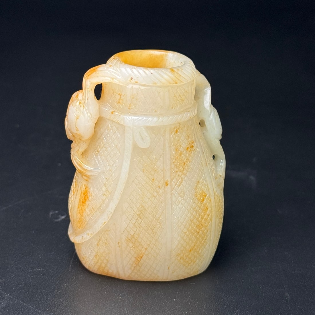 An Exquisite White Jade Fish Basket Ornament: An Exquisite White Jade Fish Basket Ornament,Han Dynasty,China,Size:2inx2.8inx1.4in,Weight:107g,白玉鱼篓摆件,中国汉代
